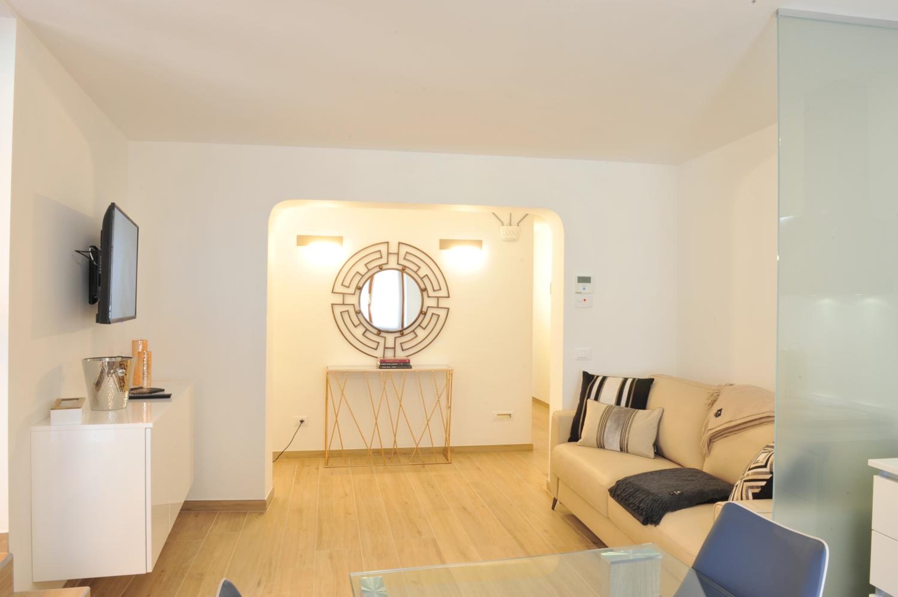 Apartment with Lake View