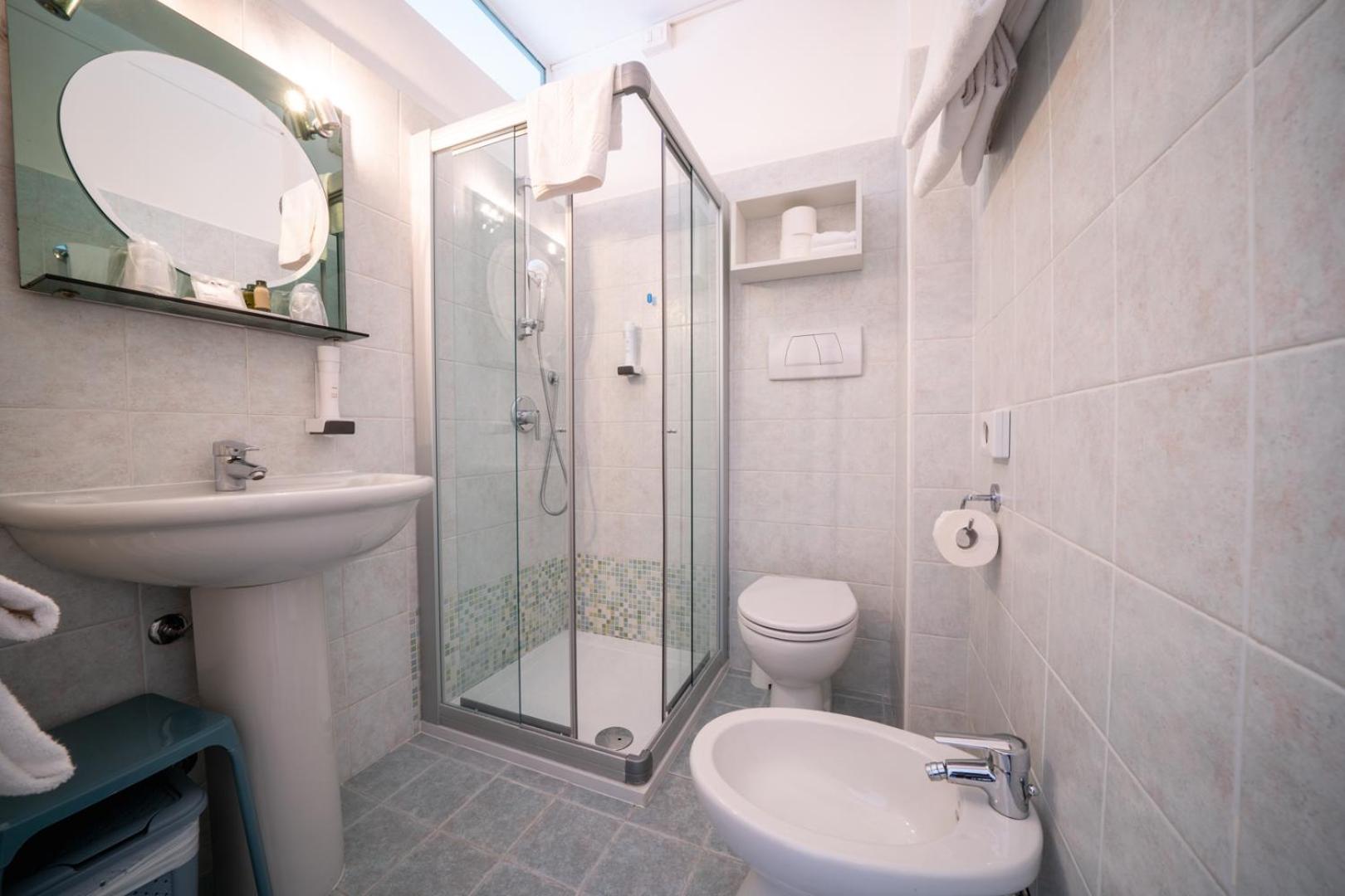 Standard Double or Twin Room photo 2