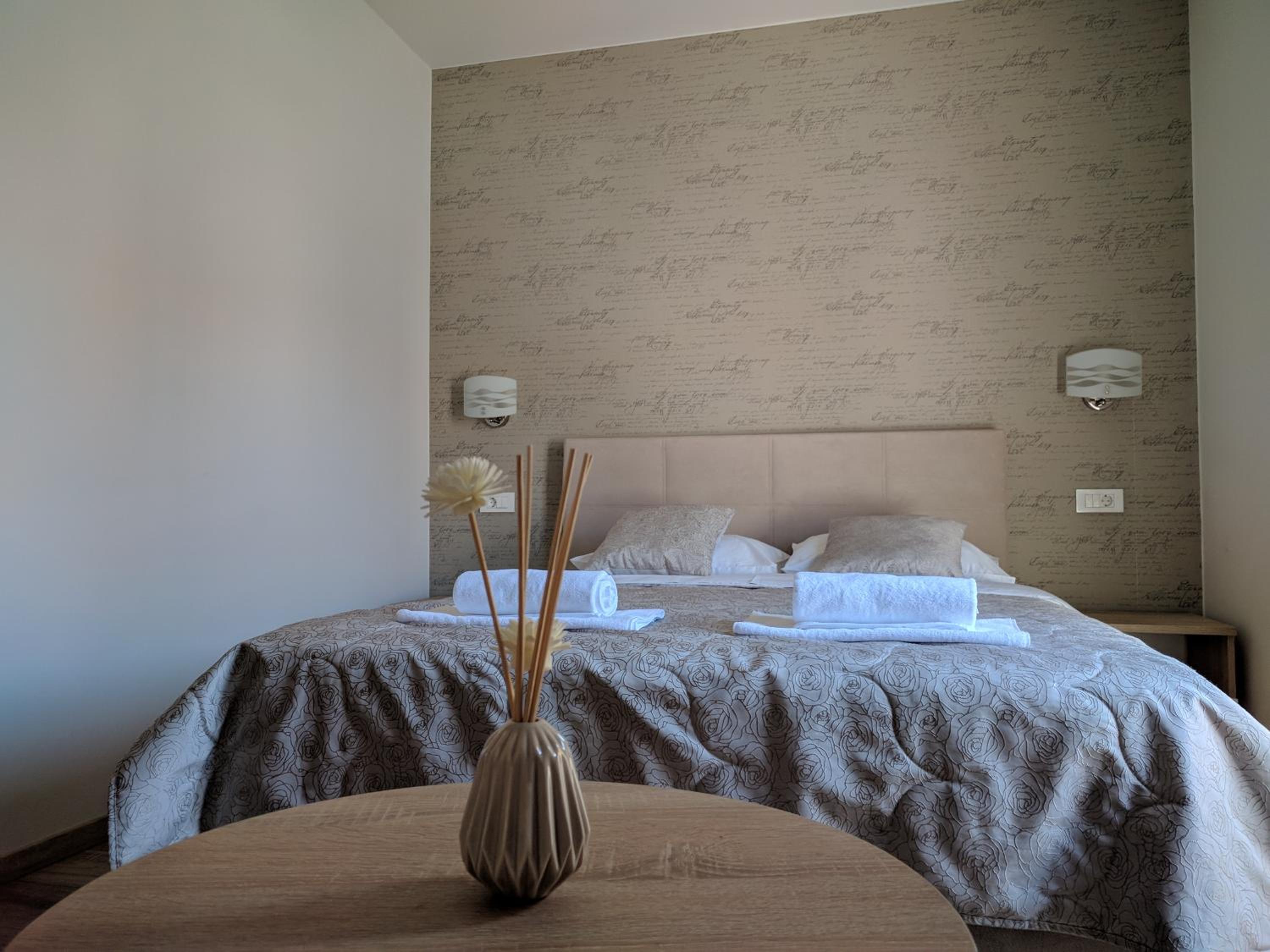 Deluxe Double Room with Balcony photo 1