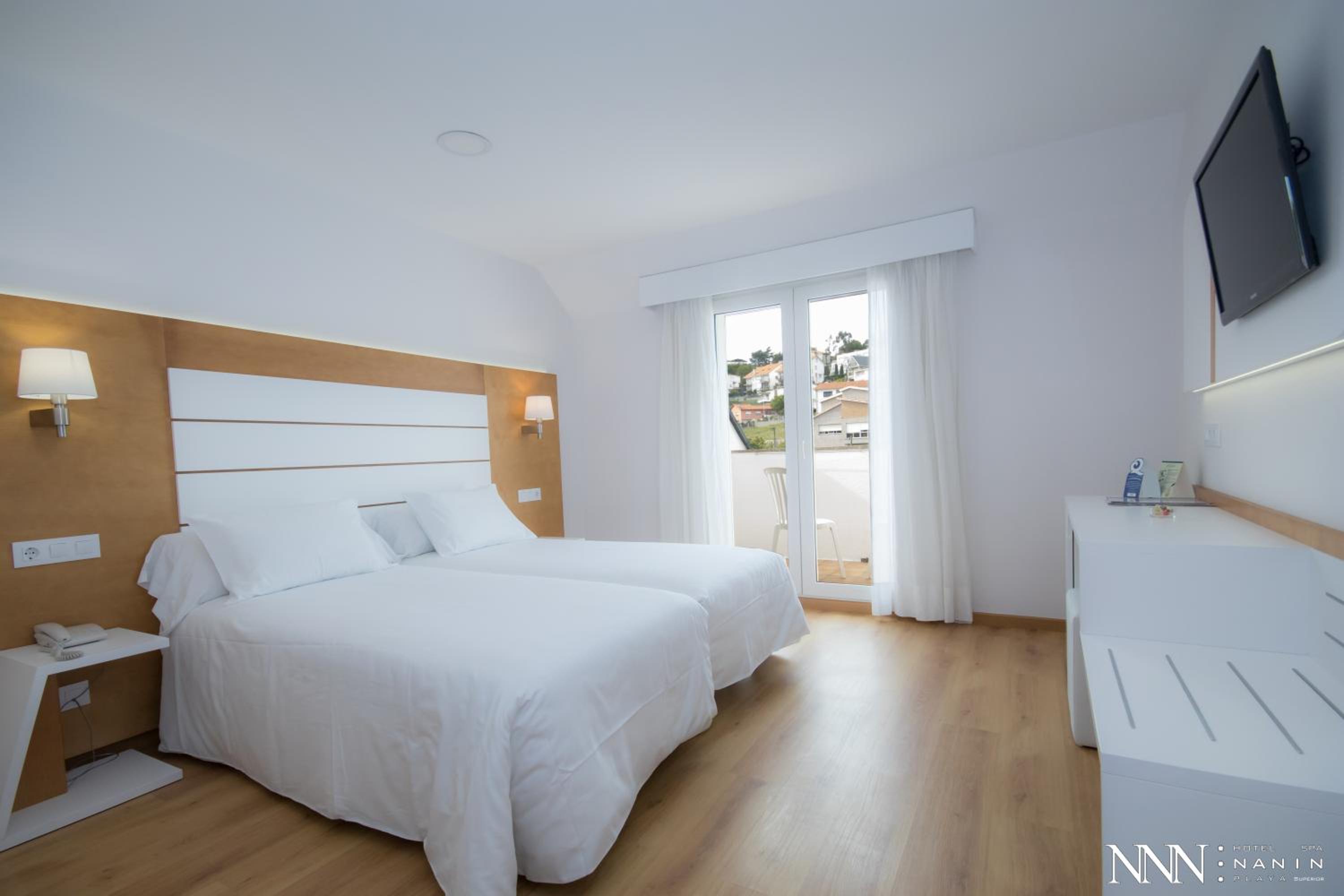 Double or Twin Room with Spa Access (2 Adults + 1 Child) - Photo 1