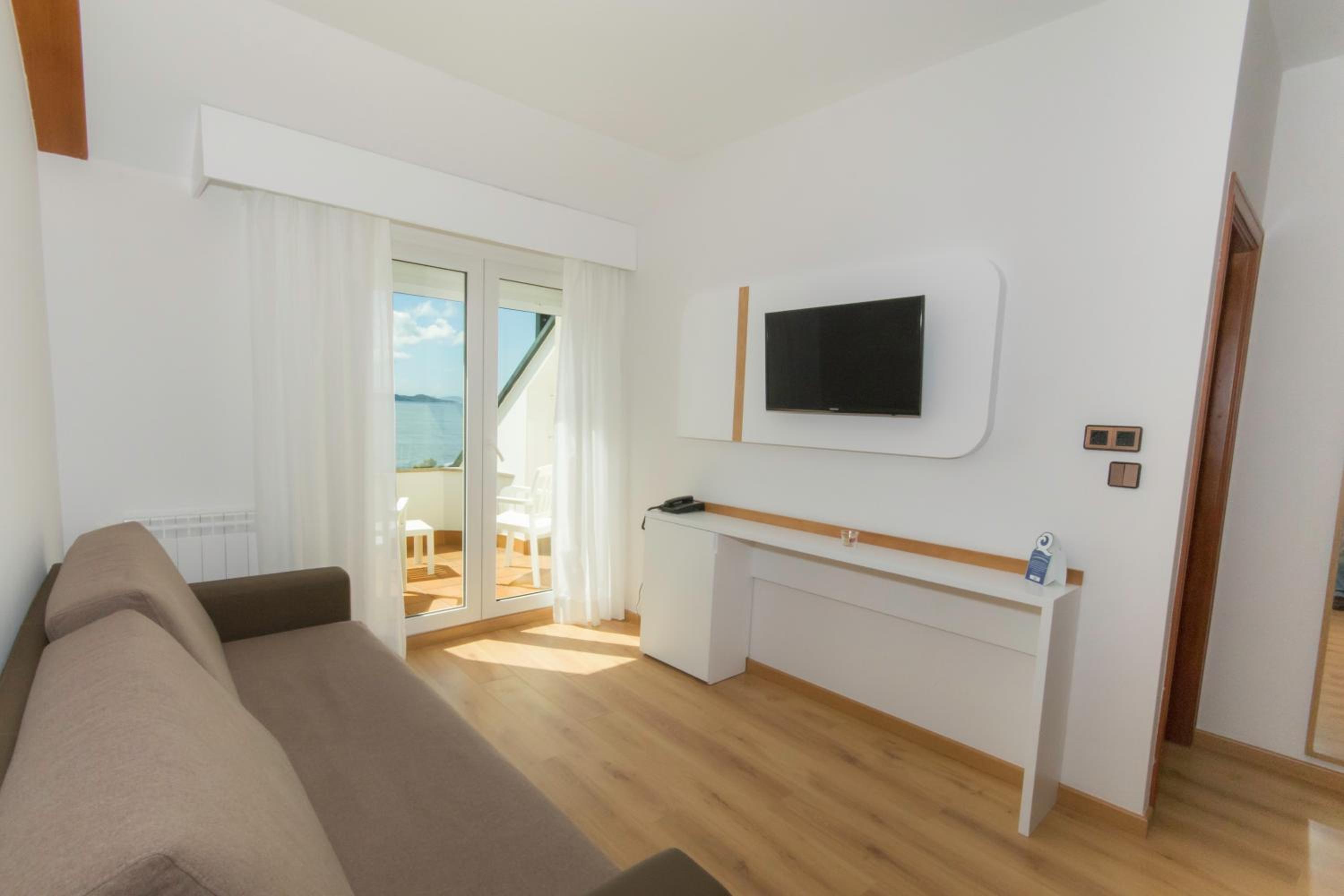 Suite with Sea View - Photo 6