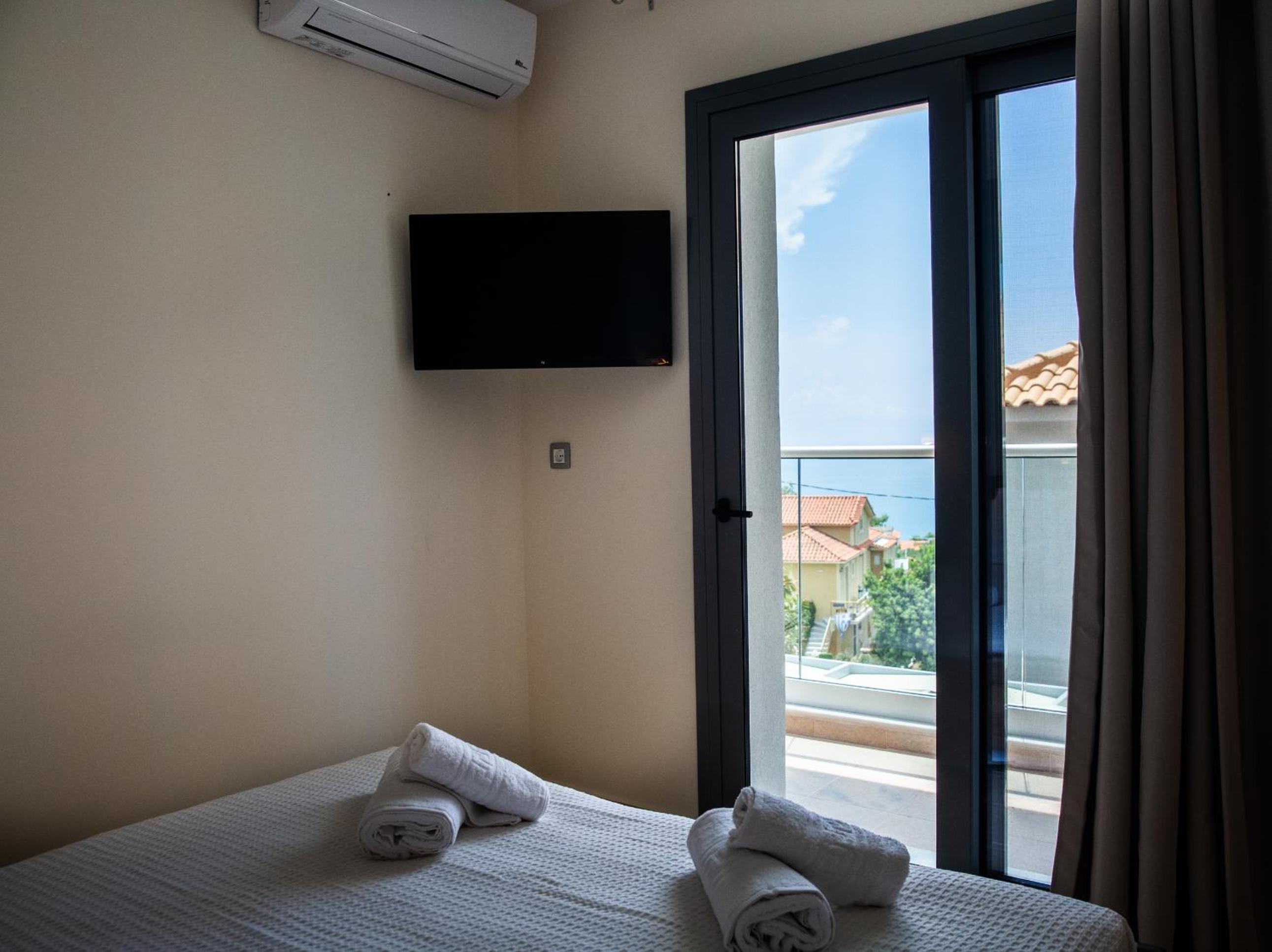 Studio Apartment with Sea View photo 2