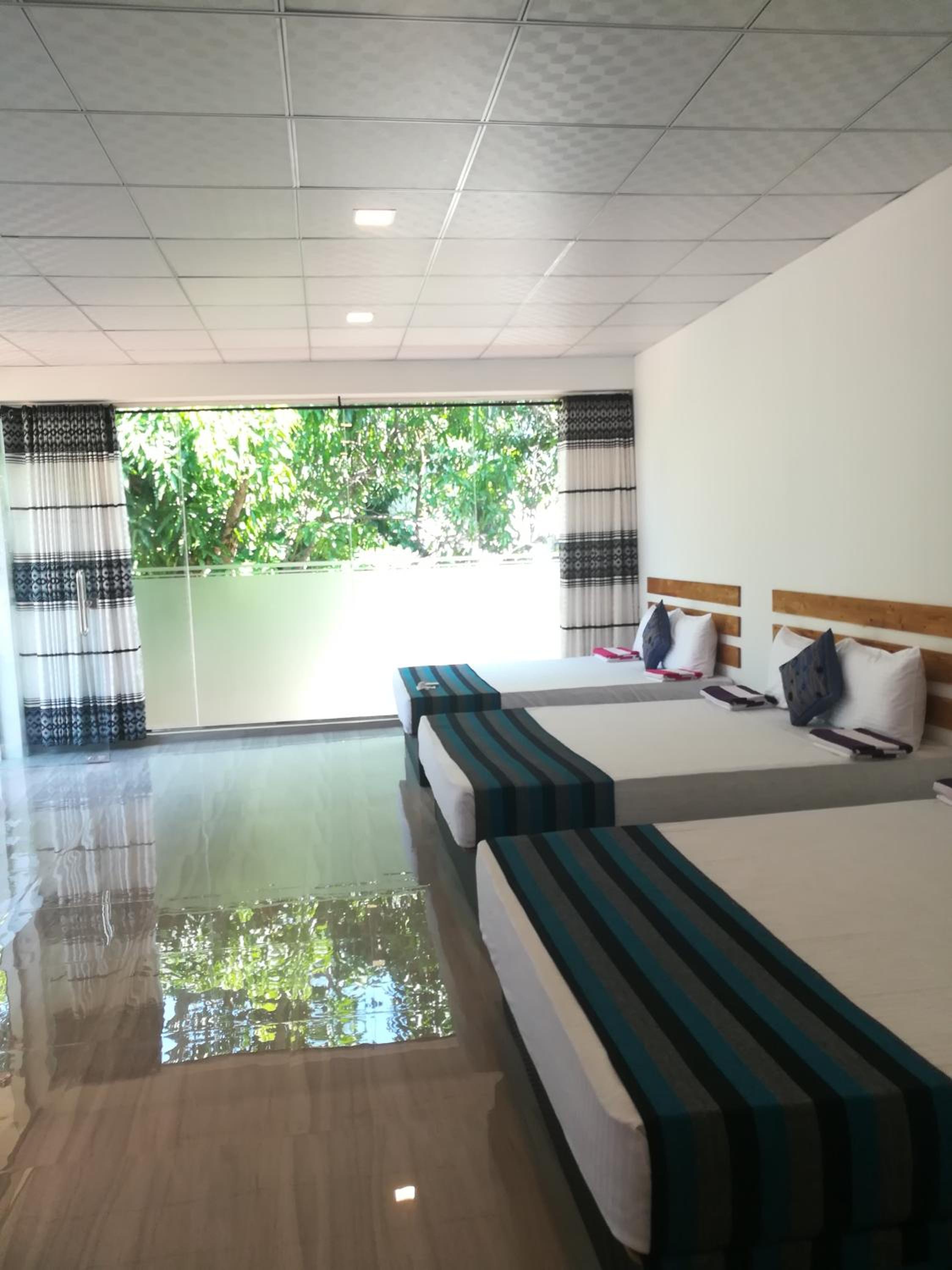 Superior Family Room photo 3