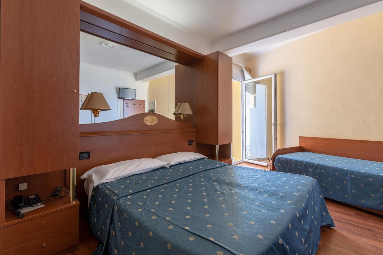 Quadruple Room with Partial Sea View - Photo 1