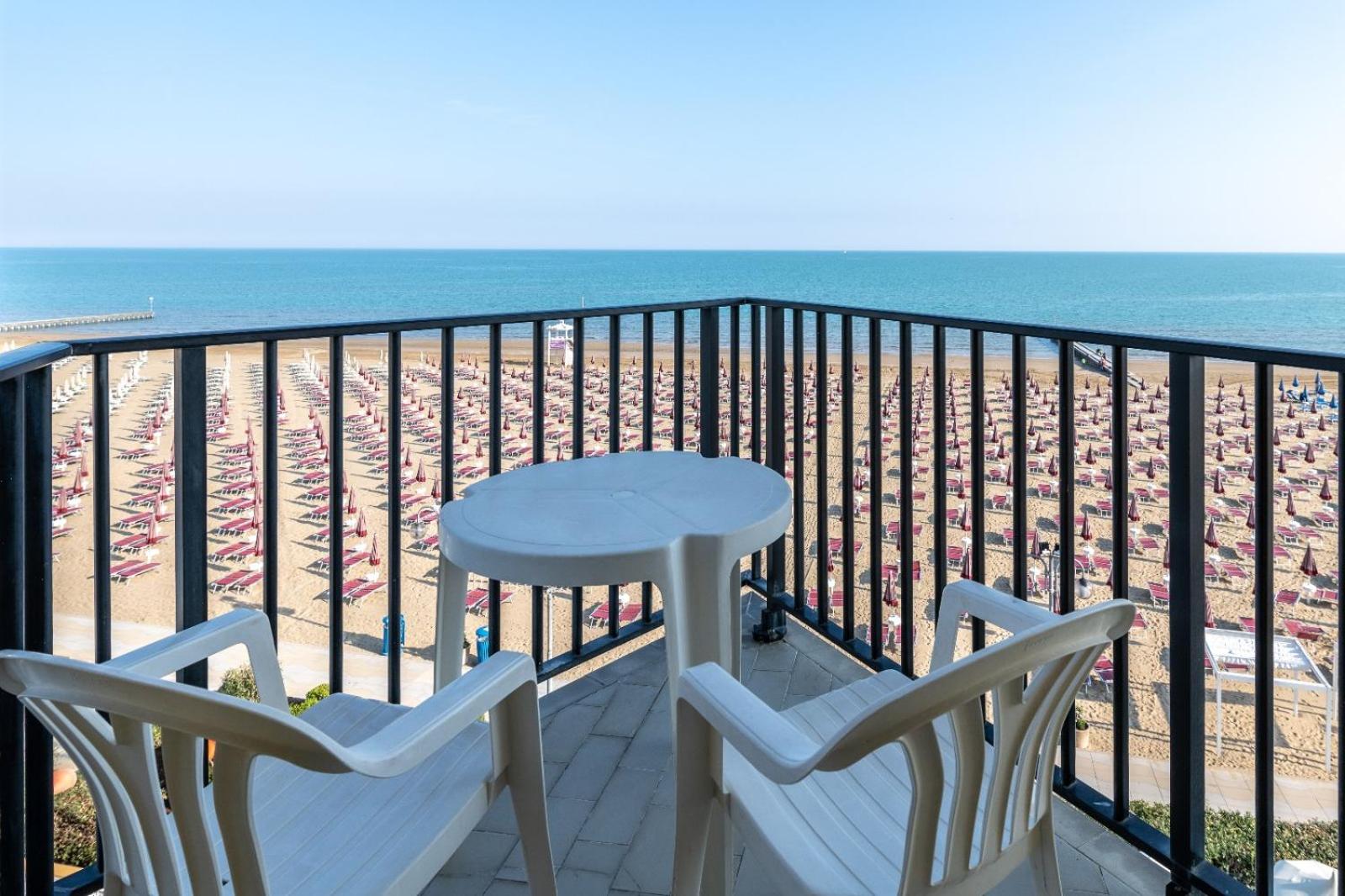 Double or Twin Room with Sea View - Photo 2