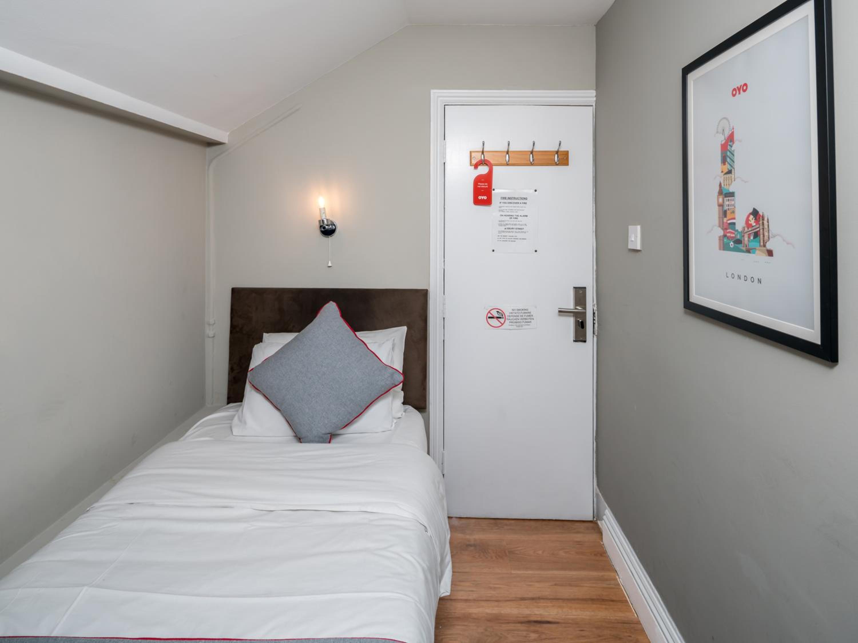 Standard Single Room With Shared Bathroom photo 2
