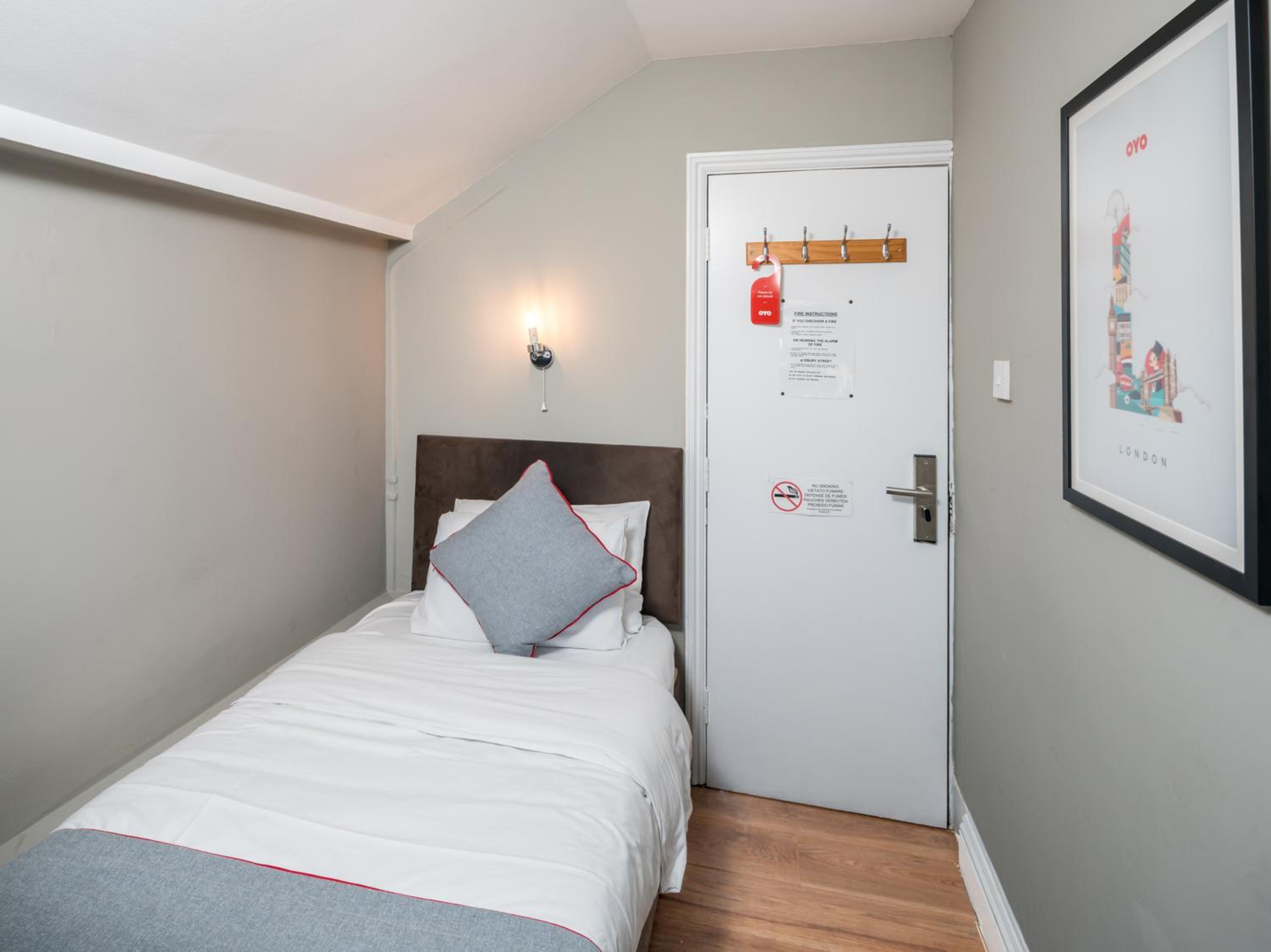 Standard Single Room With Shared Bathroom photo 1