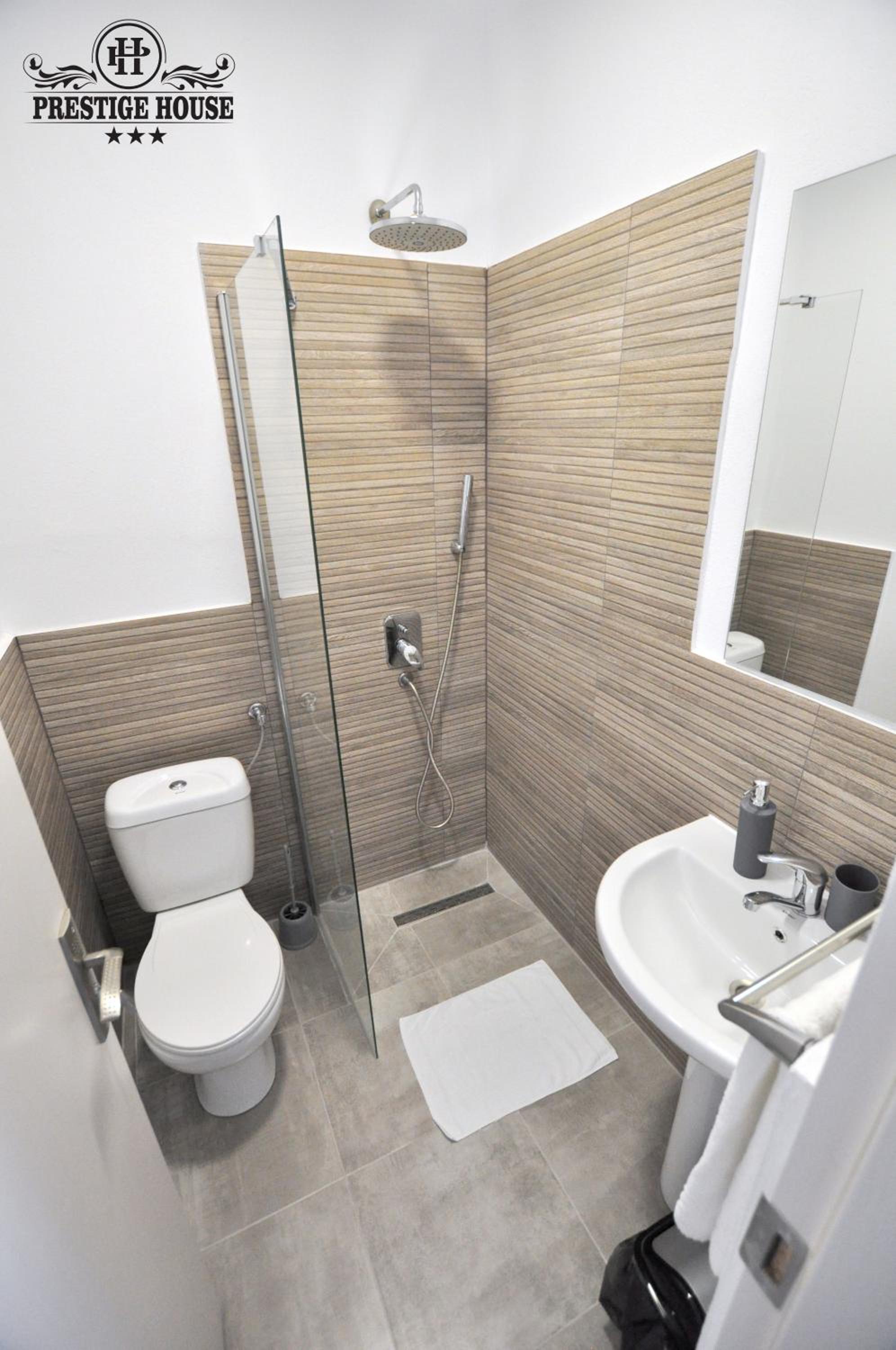 Double Room with Private Bathroom - Photo 2
