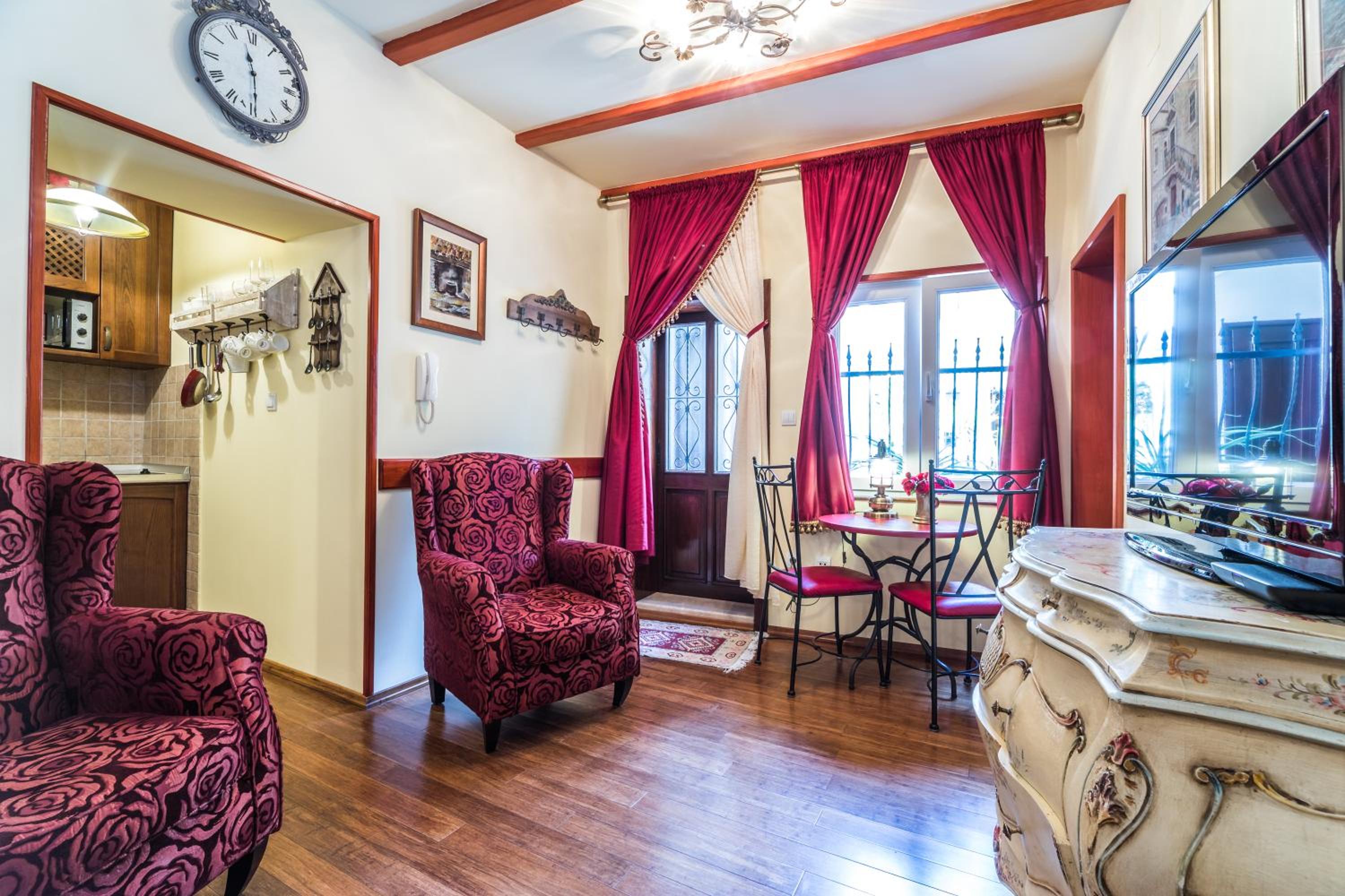Studio Apartment