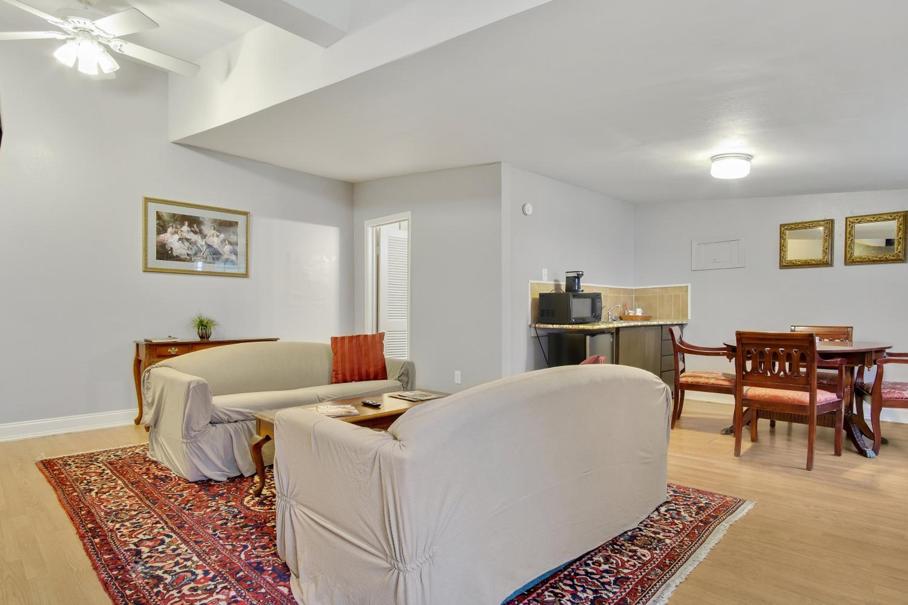 Deluxe King Suite