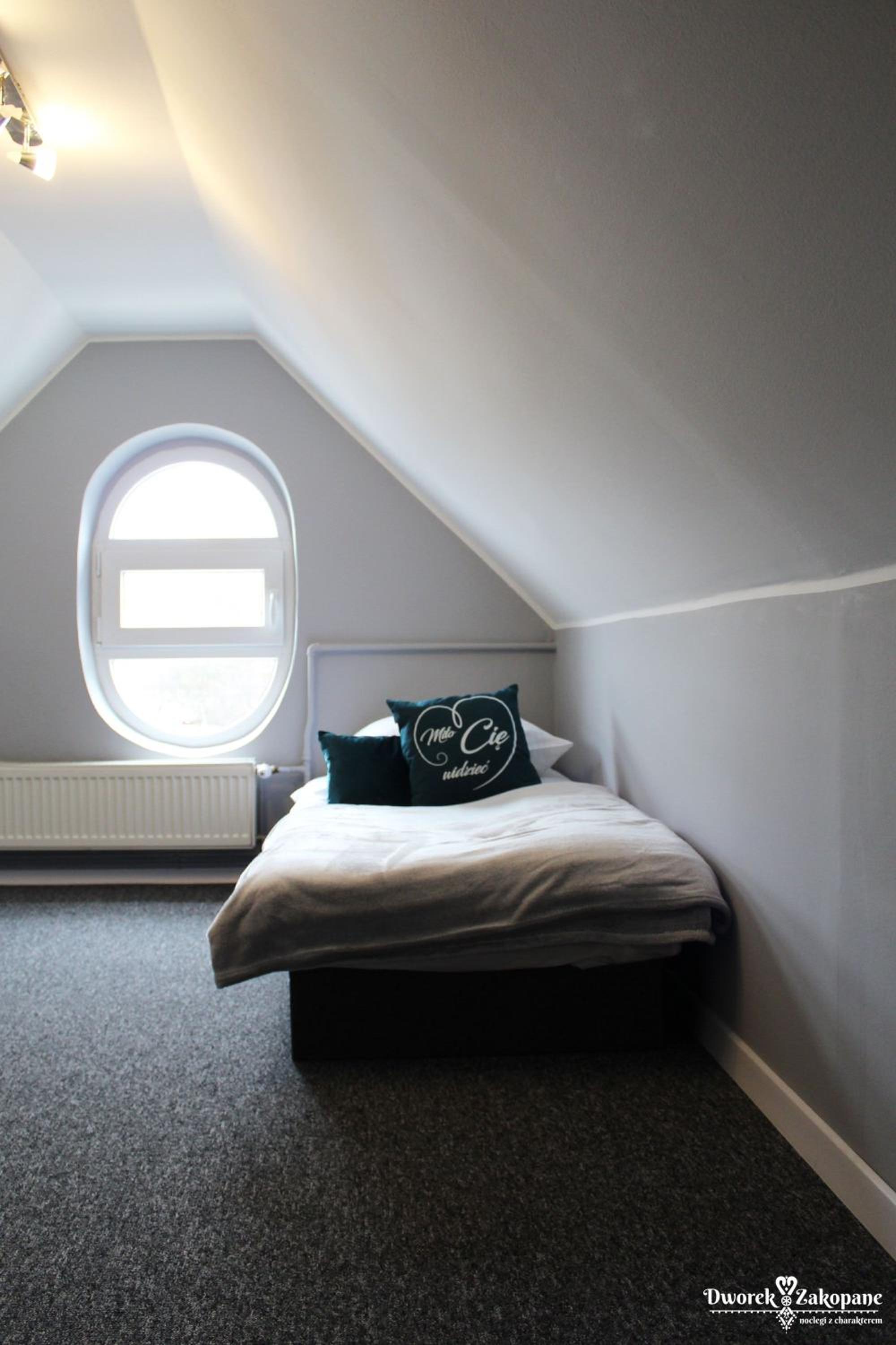 Double Room with Shared Bathroom - Attic photo 2
