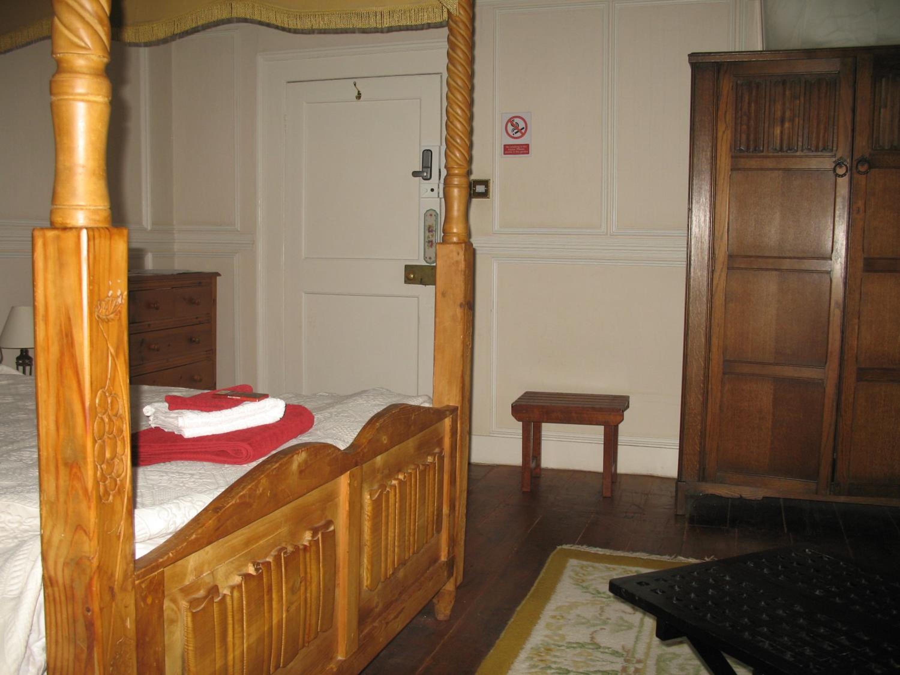 King Room With Four Poster Bed photo 2