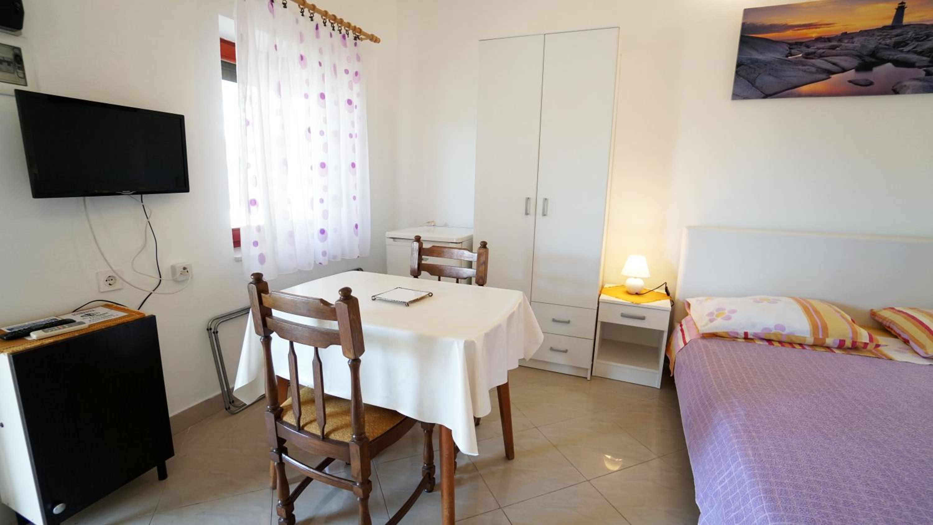 Studio with Patio (2 Adults) photo 2