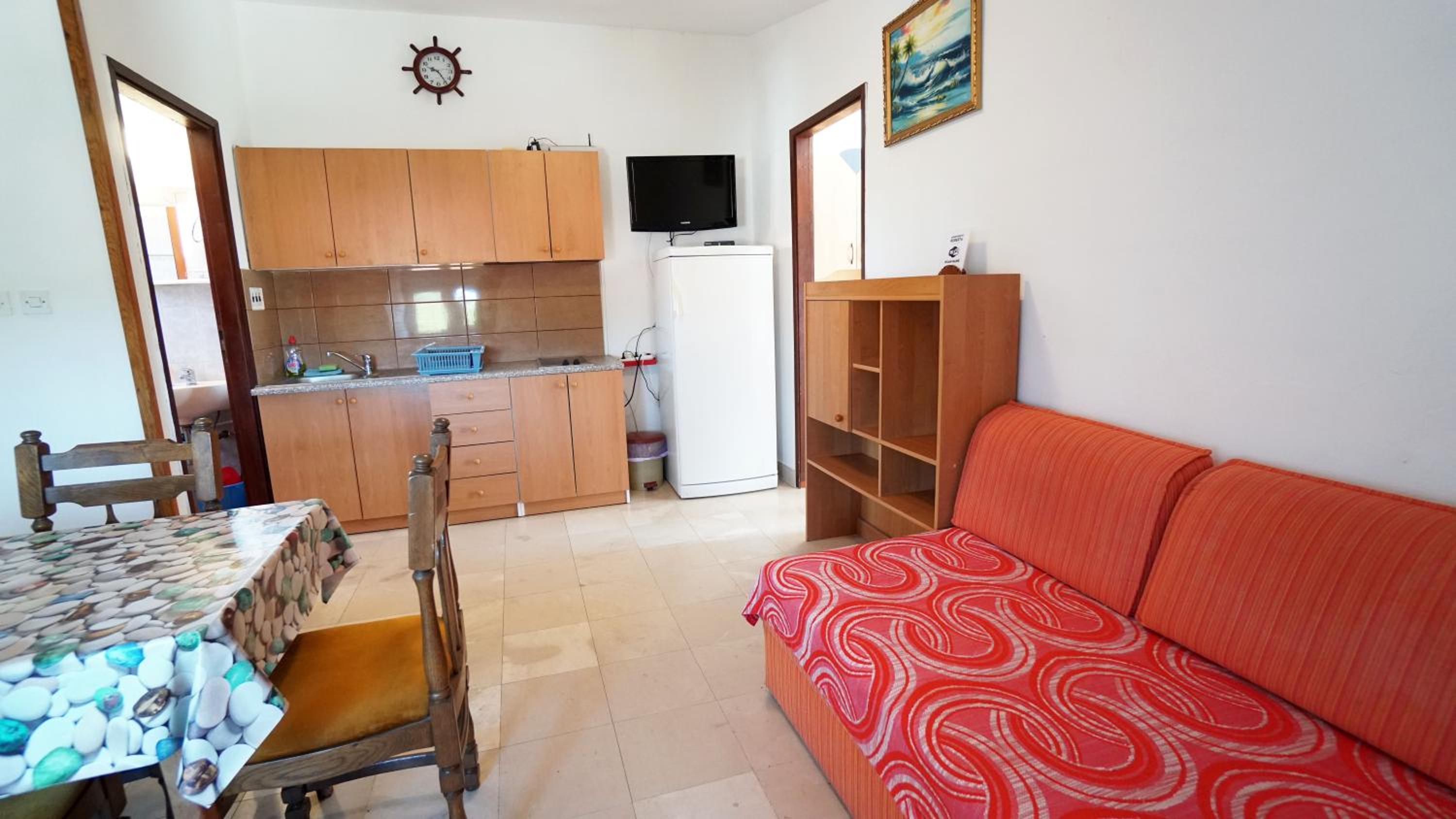 One-Bedroom Apartment photo 1