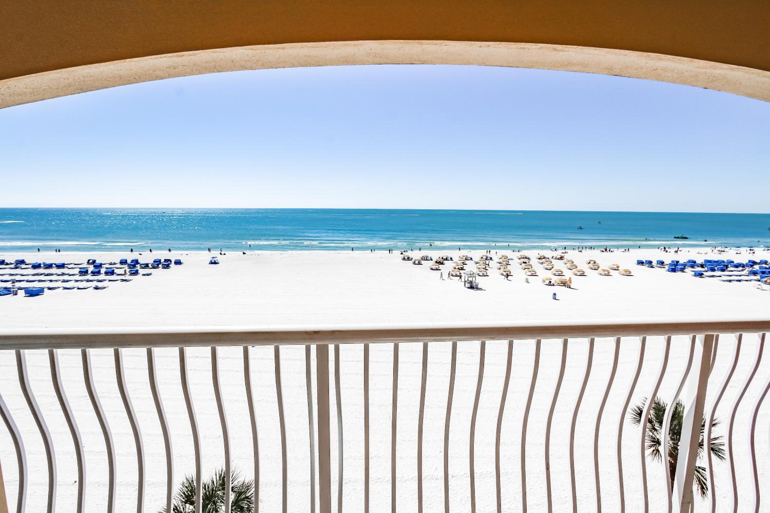 One-Bedroom King Suite with Ocean View photo 2