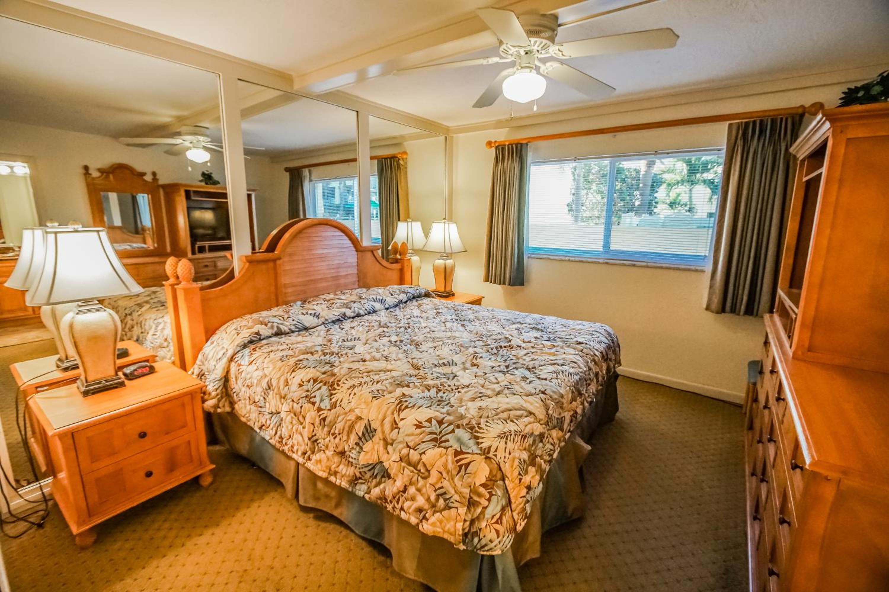 Two-Bedroom Suite with Pool View photo 3