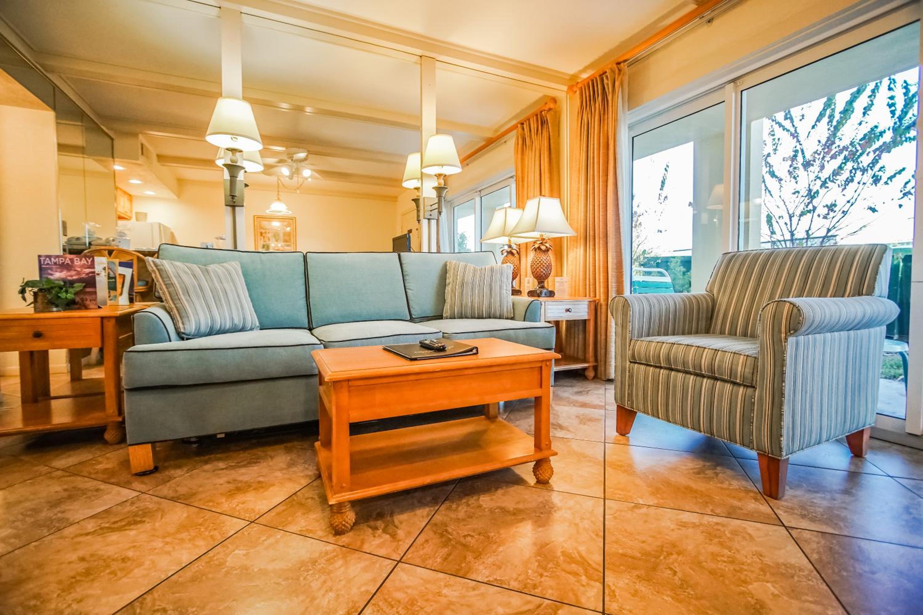One-Bedroom King Suite with Pool View photo 1