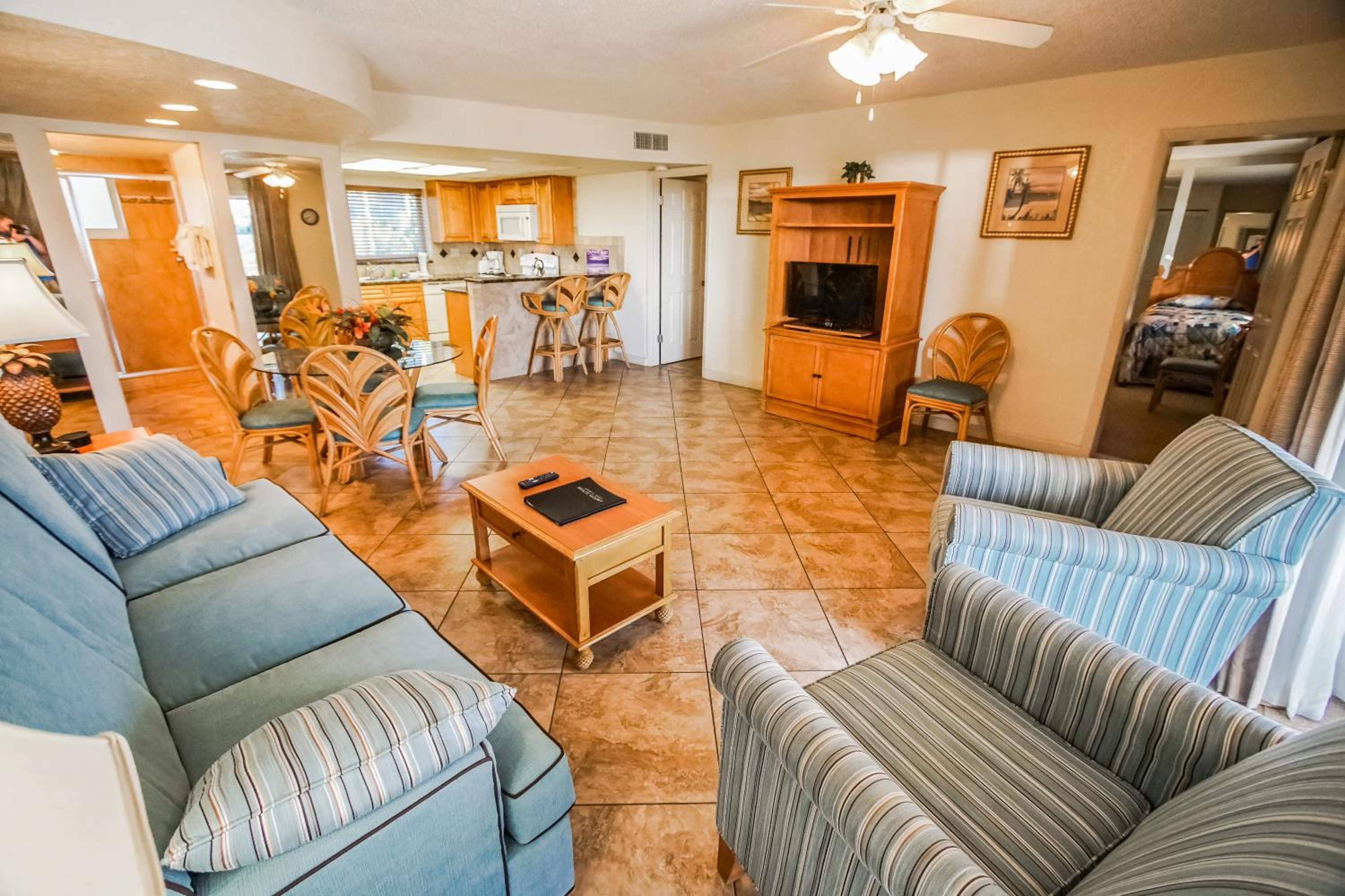 One-Bedroom King Suite with Ocean View photo 1