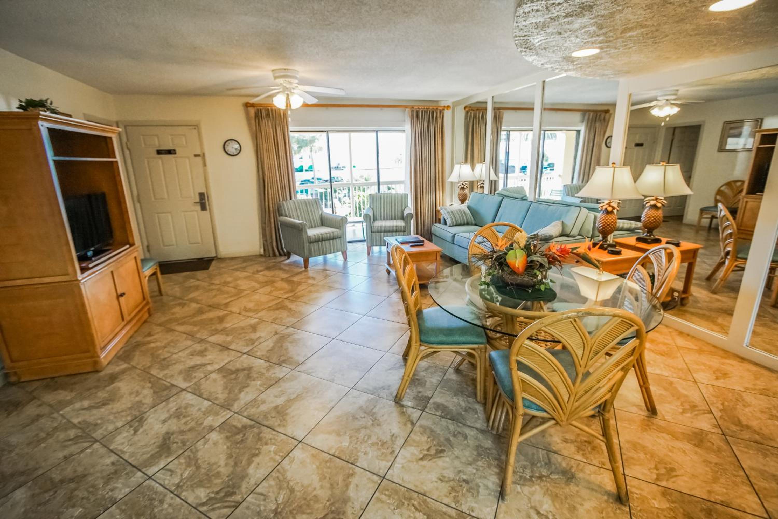 Two-Bedroom Suite with Pool View photo 2
