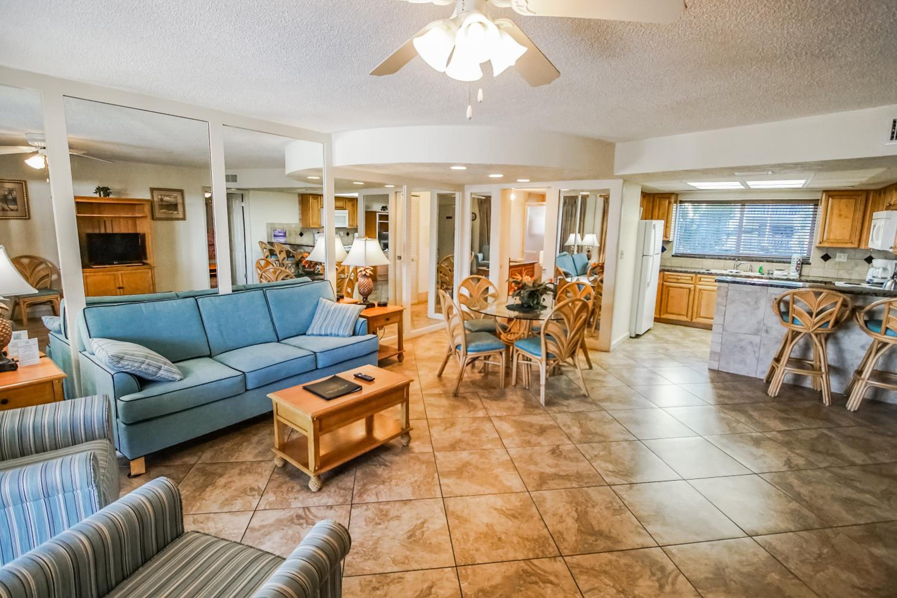 One-Bedroom King Suite with Ocean View photo 3