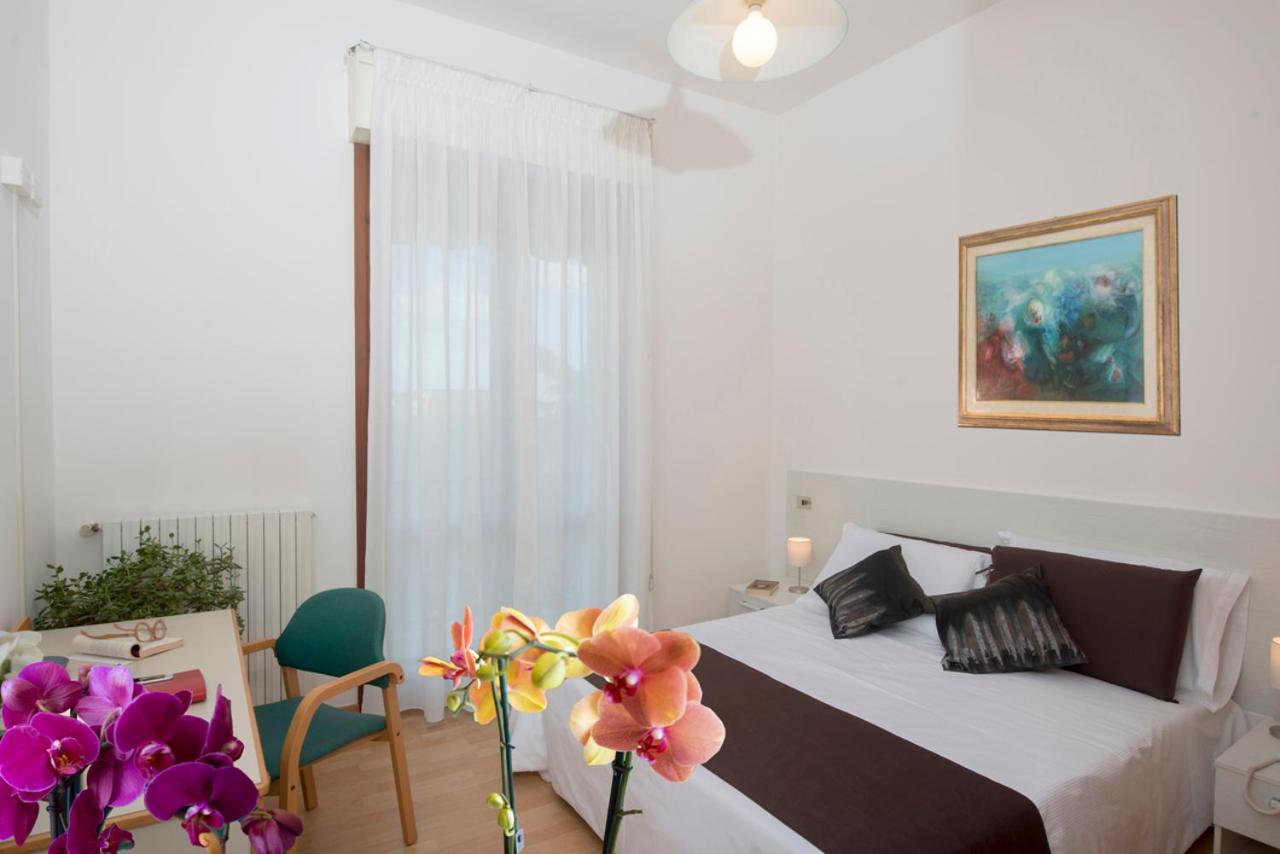 Double or Twin Room - Photo 5