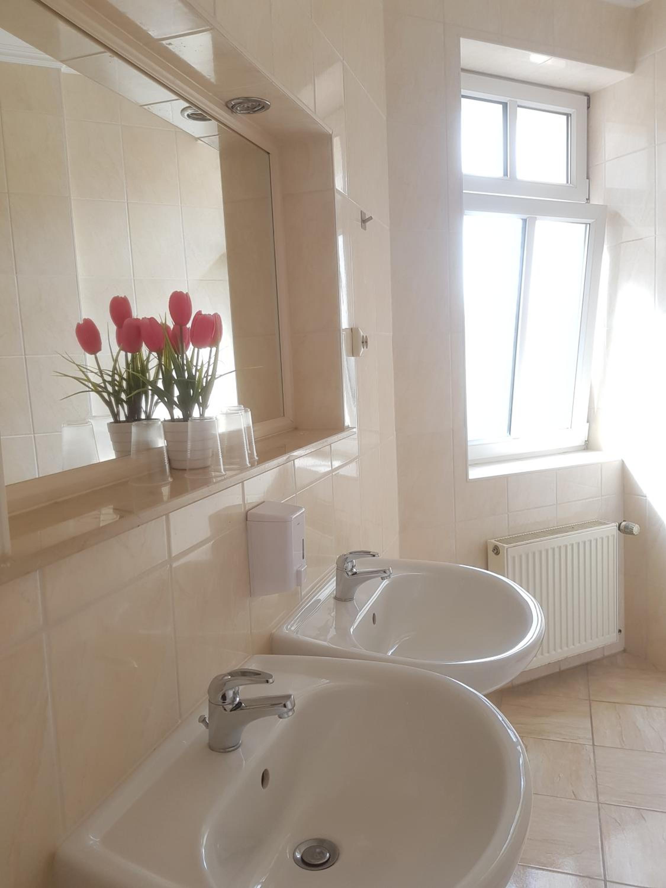 Family Room with Private Bathroom - Photo 9