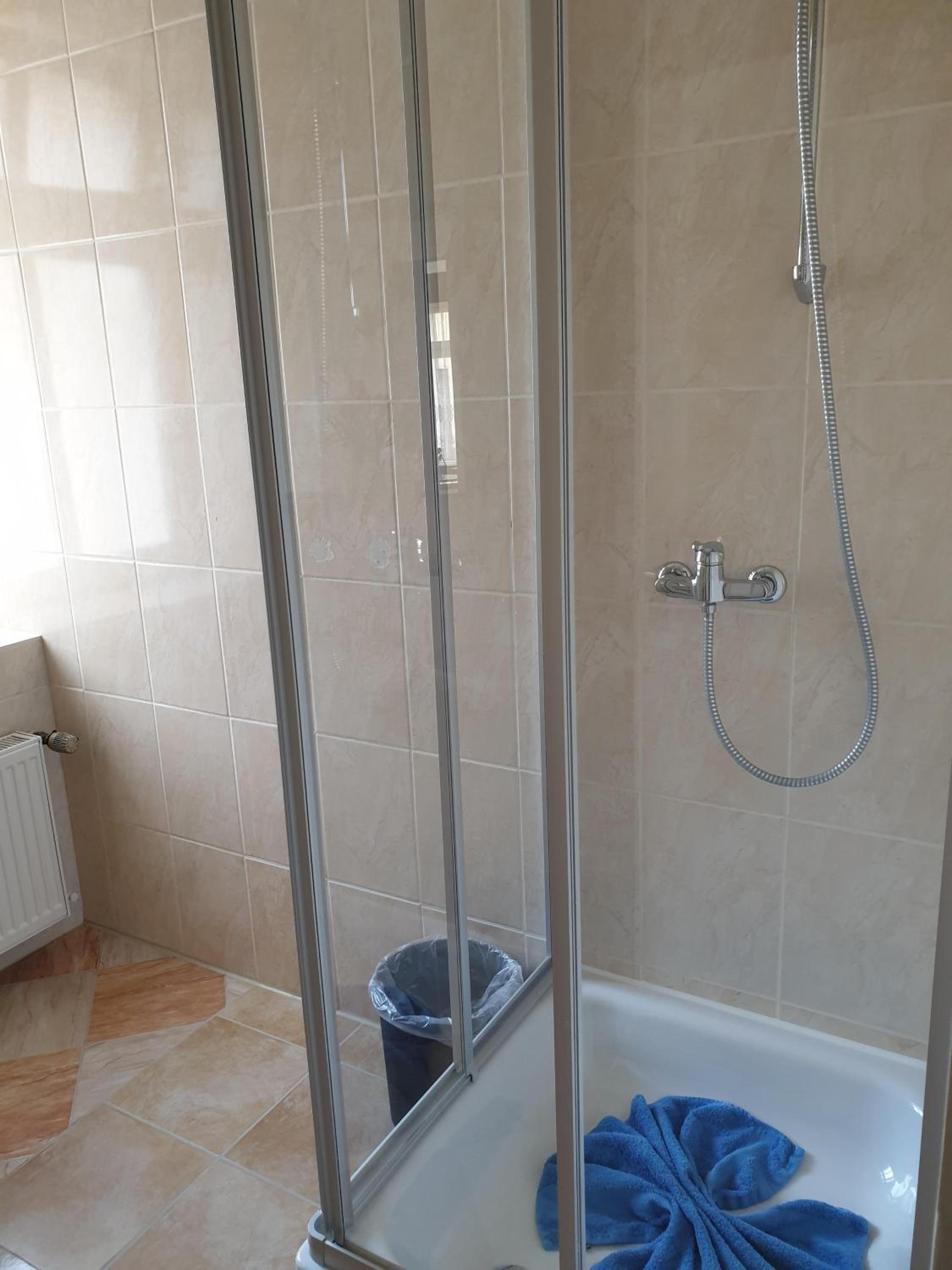 Family Room with Private Bathroom - Photo 10