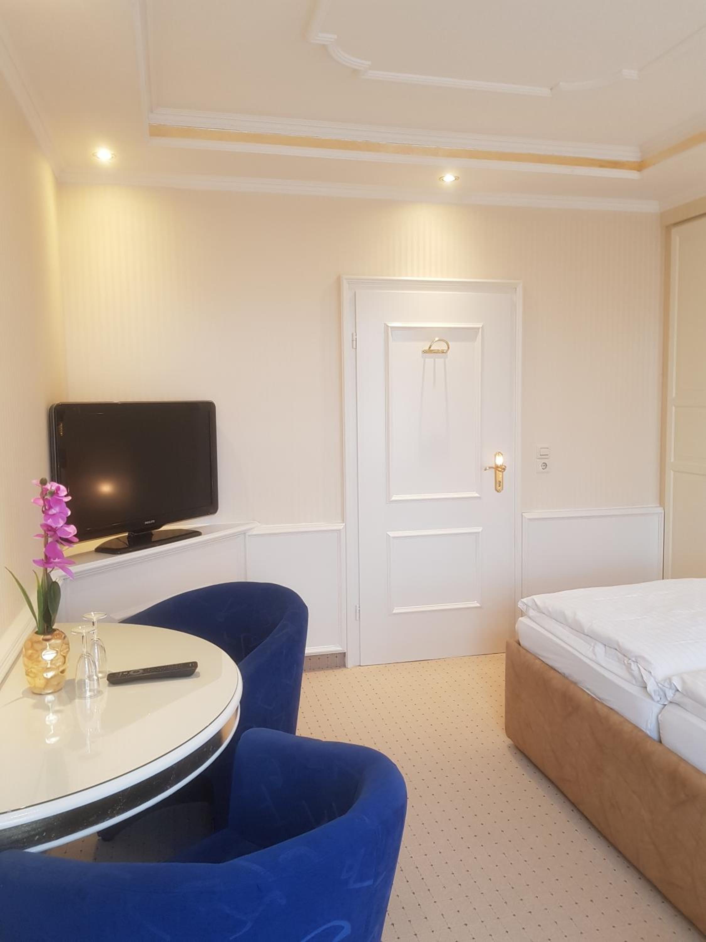Standard Double Room - Photo 21