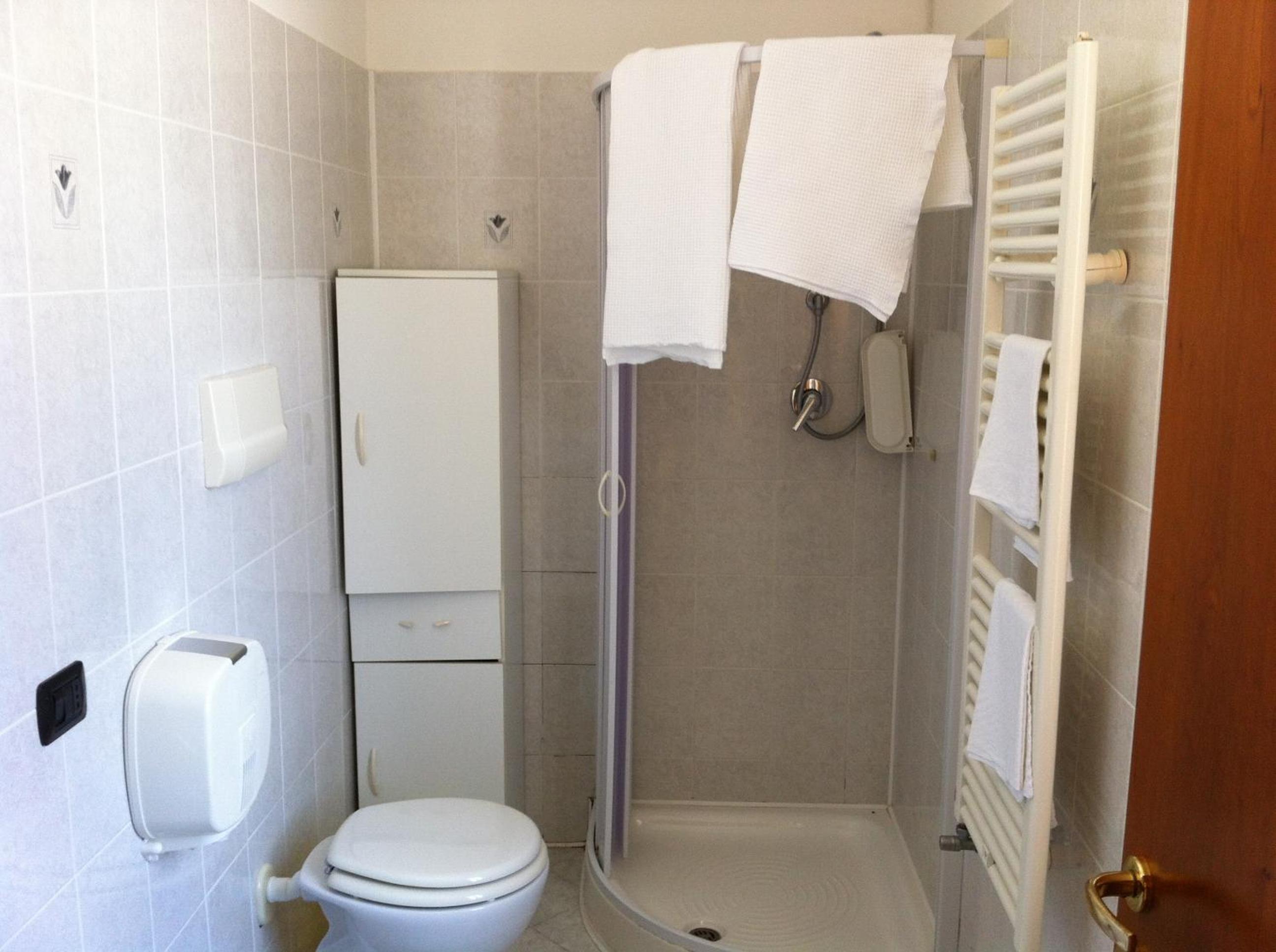 Double or Twin Room - Photo 3