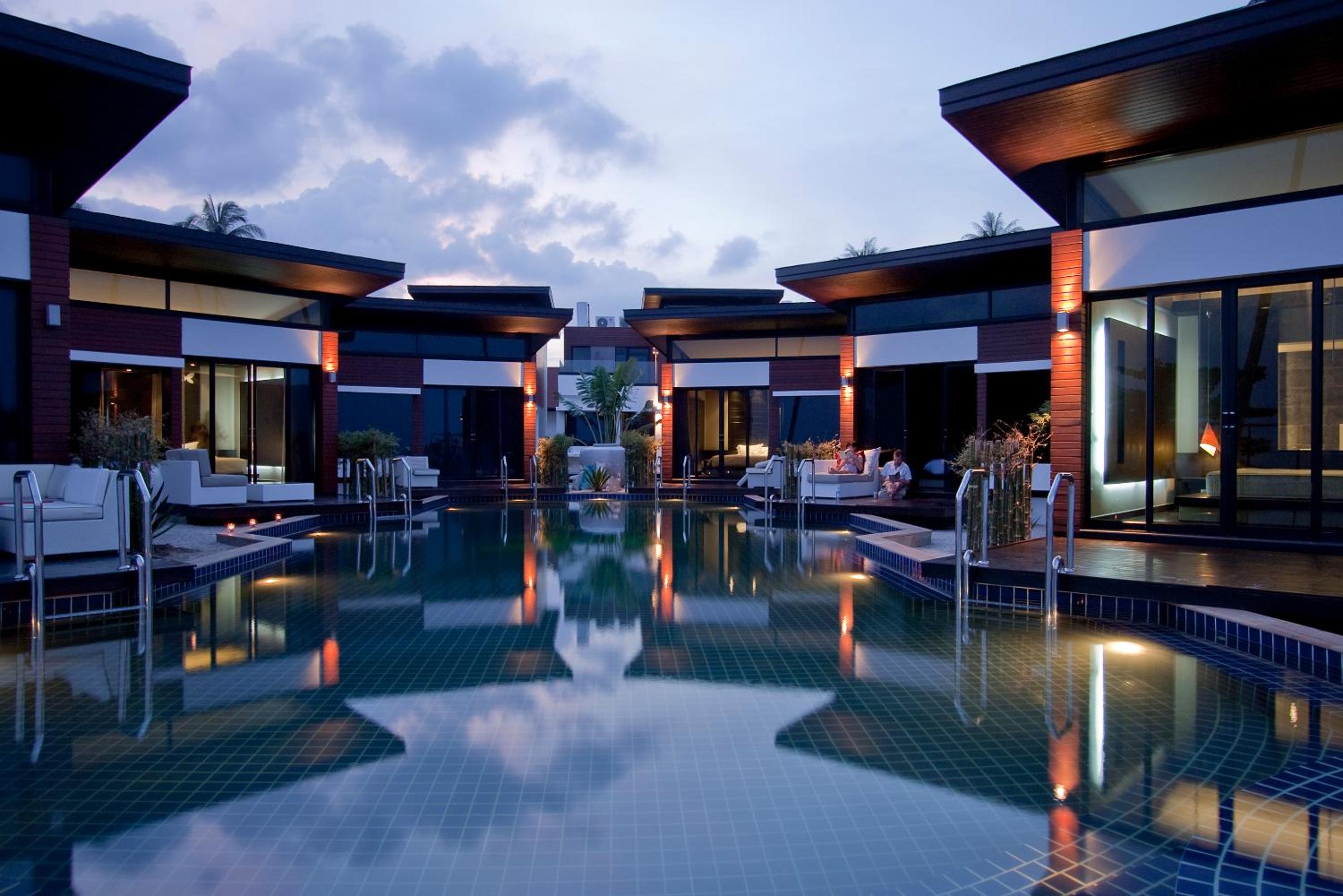 Poolside Villa - Photo 4