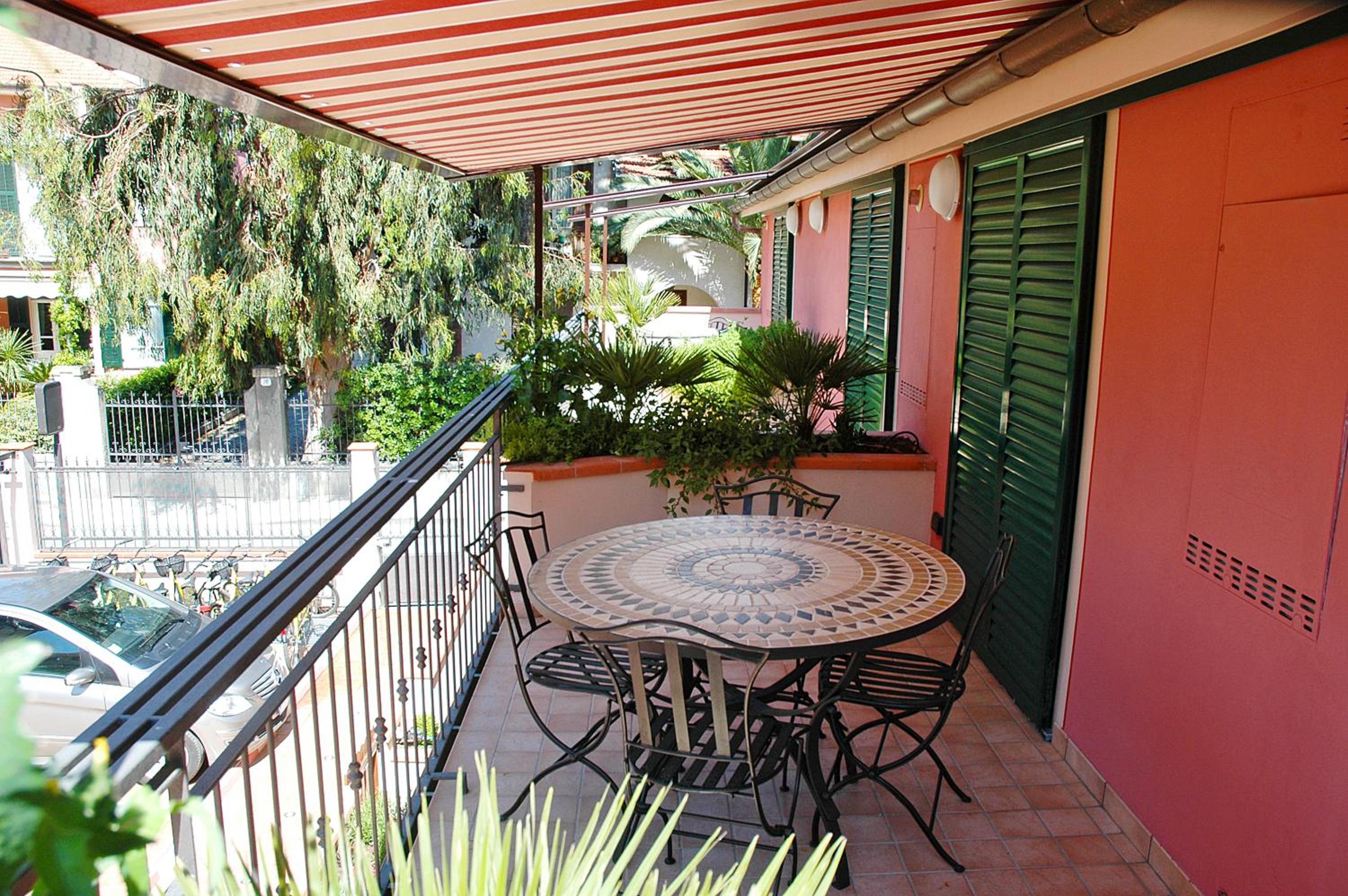 Superior One-Bedroom Apartment (5 Adults) photo 2