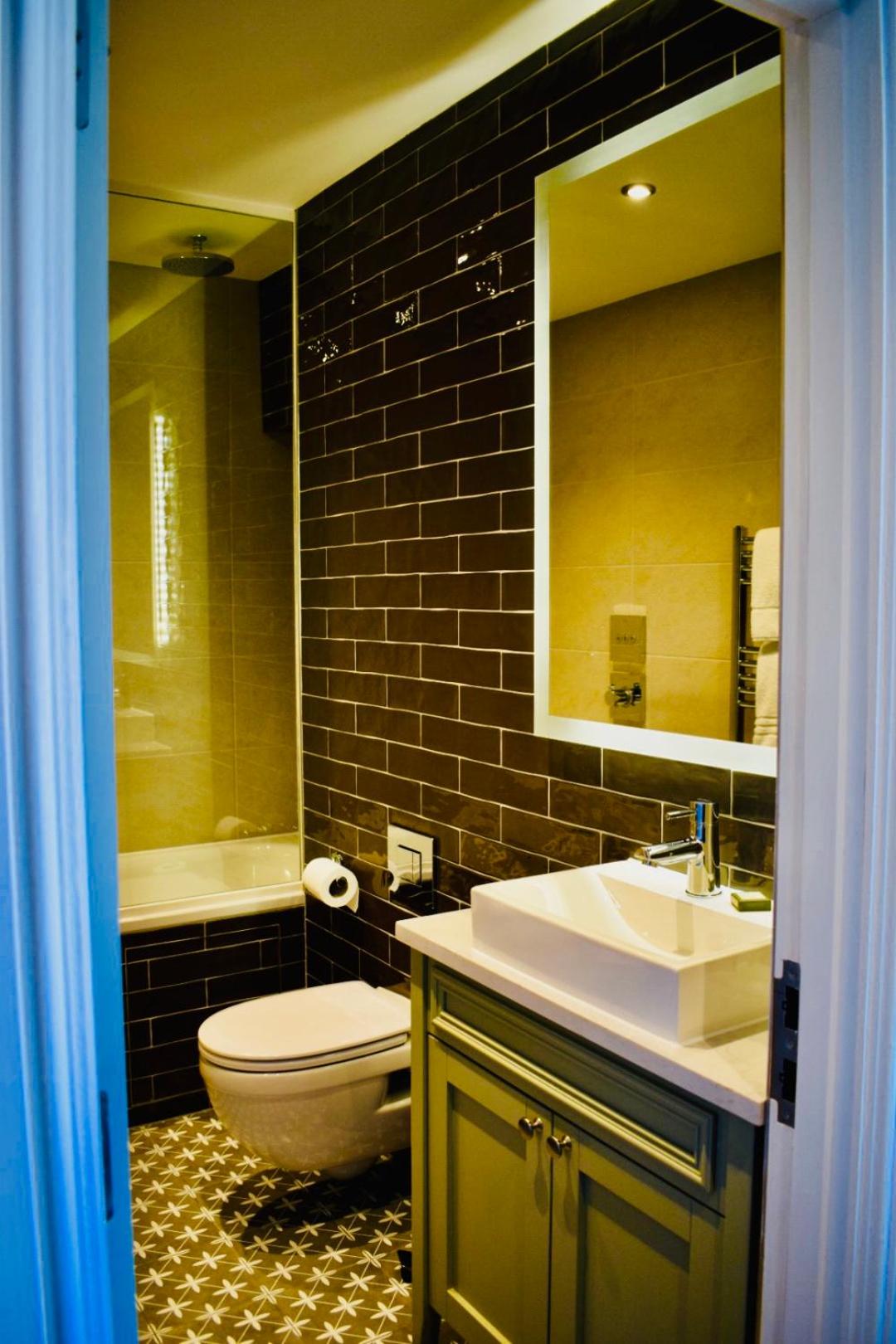 Standard King Room photo 3