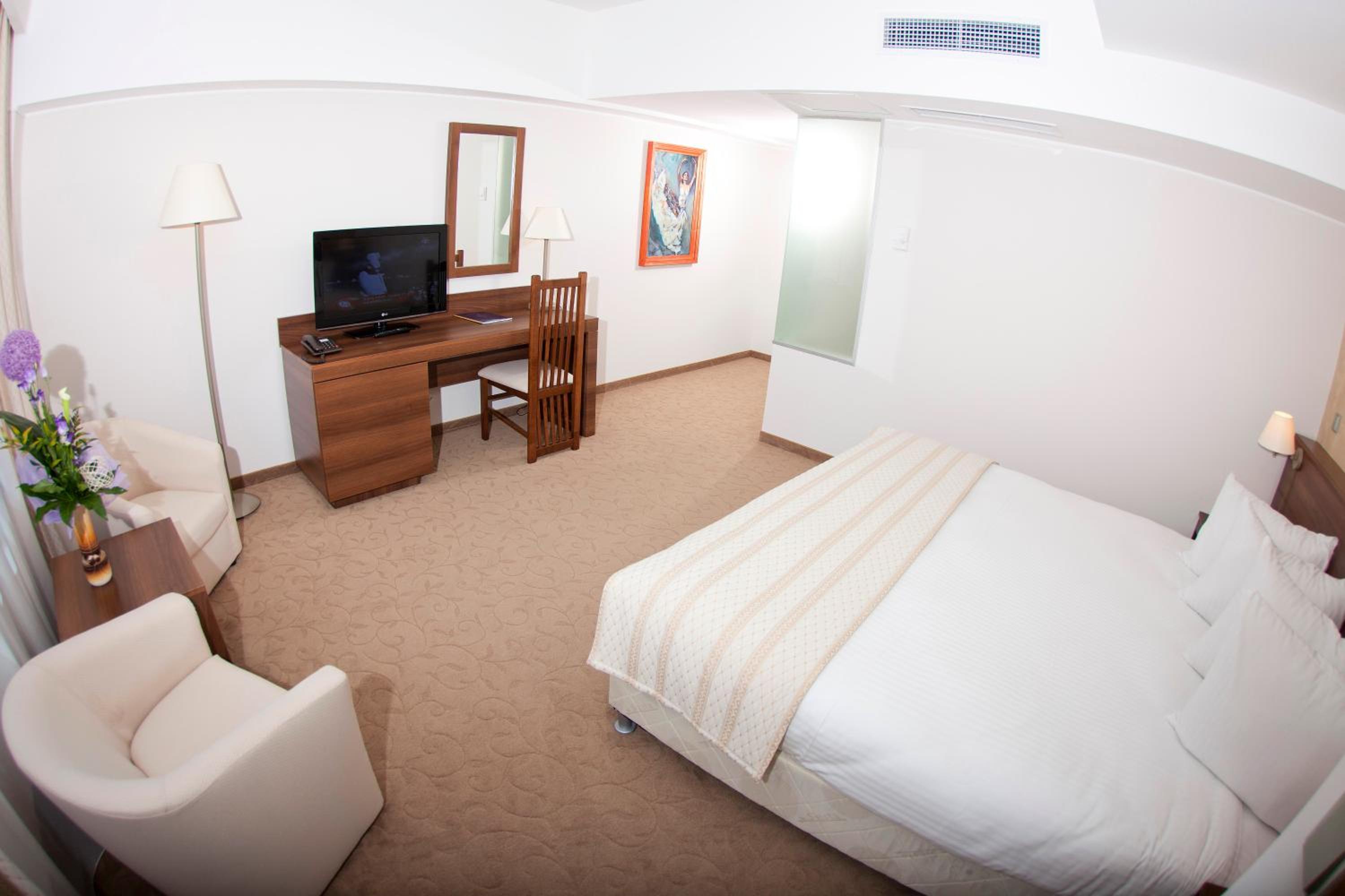 Double or Twin Room - Photo 6
