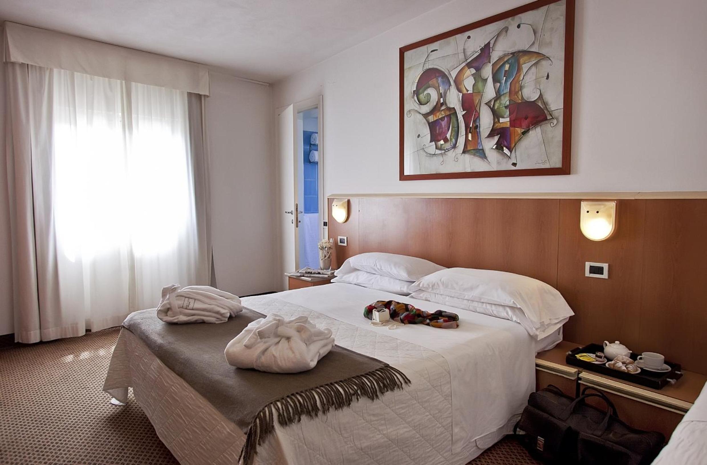 Standard Double or Twin Room - Photo 1