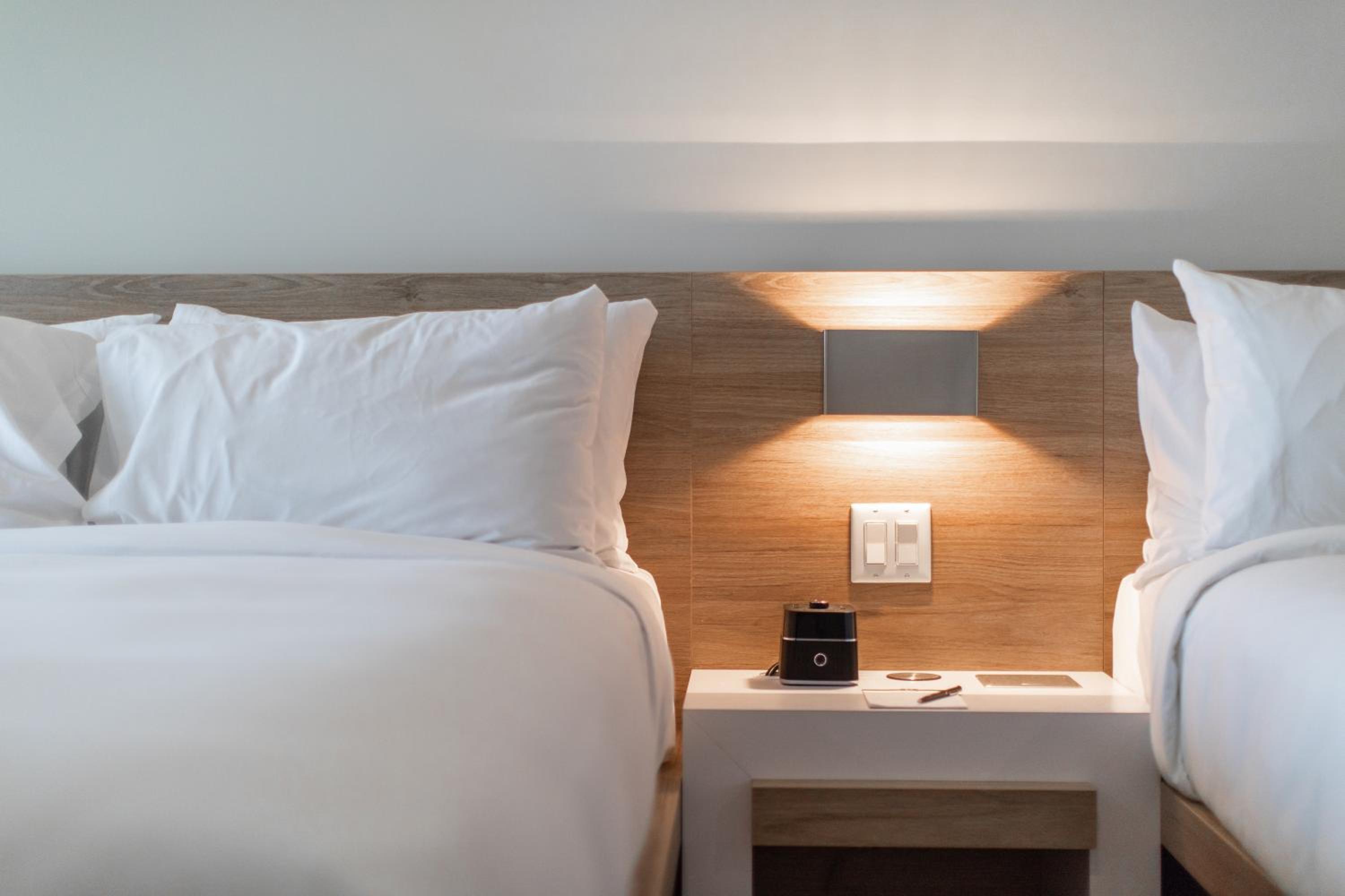 Comfort, Two Queen Beds Lake View