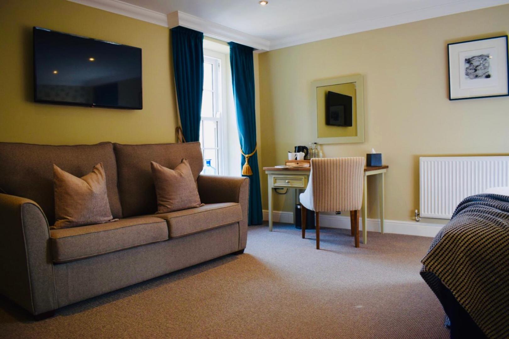 Family Room - Photo 2