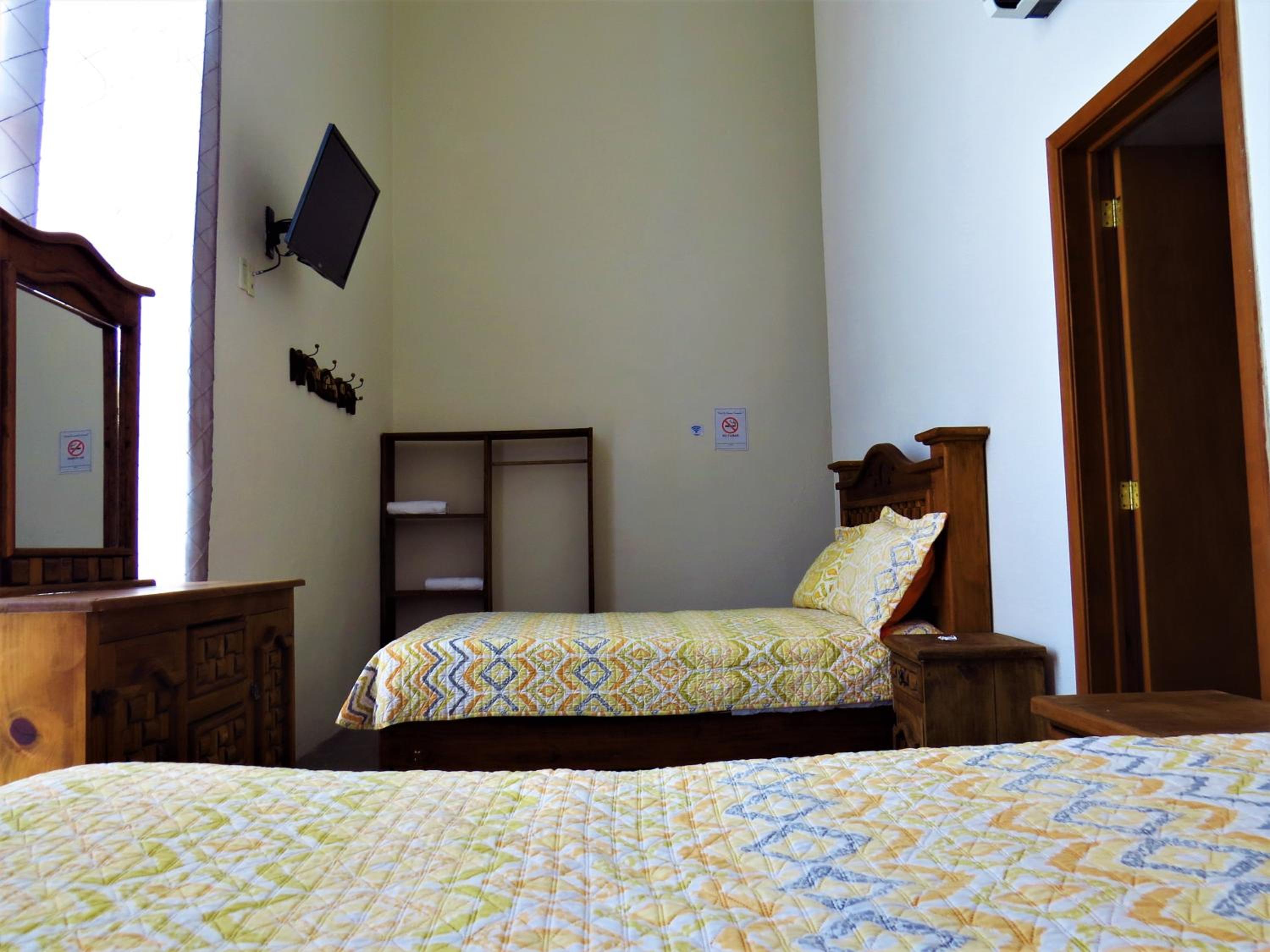 Twin Room - Photo 7