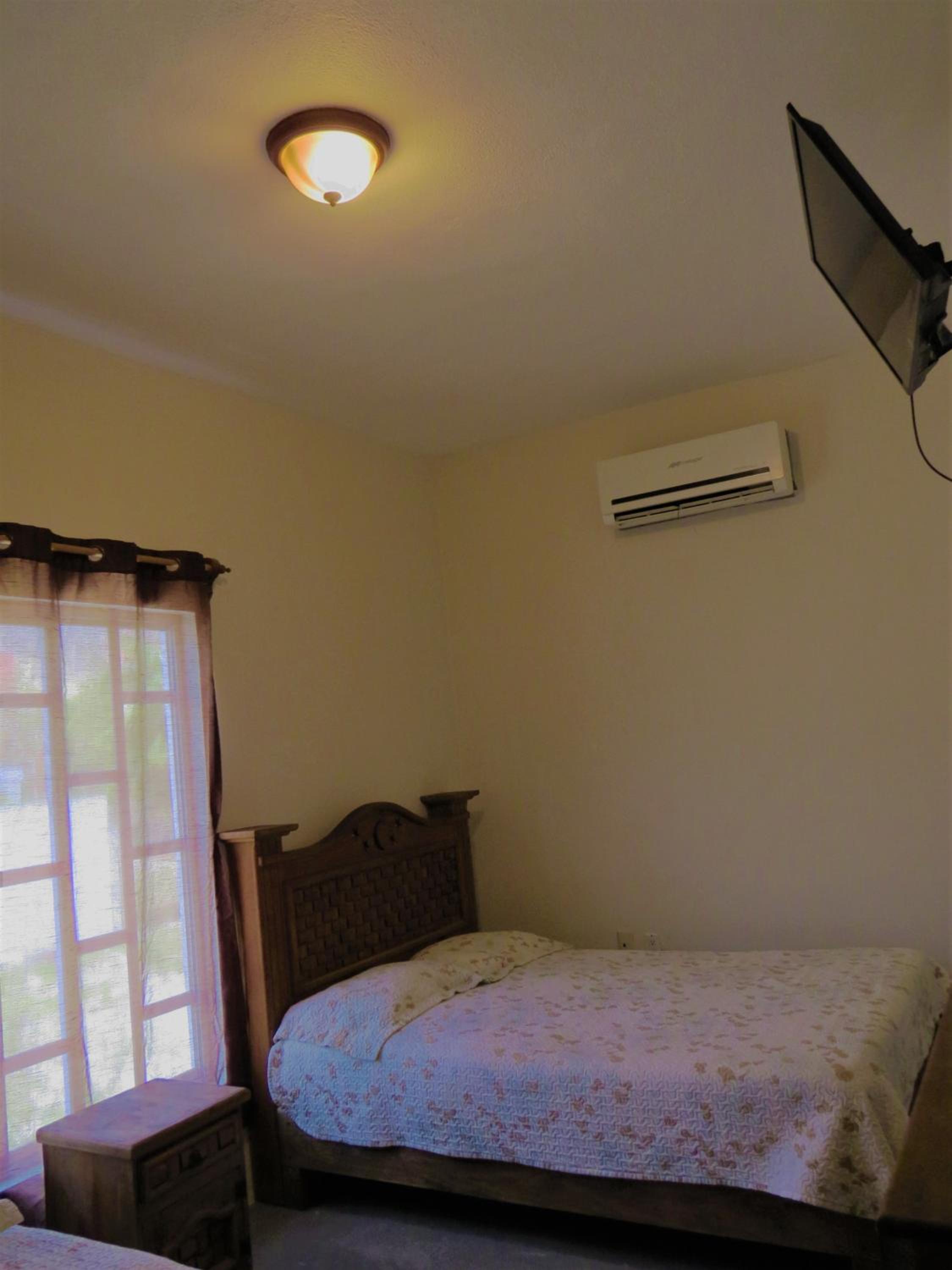 Twin Room - Photo 10