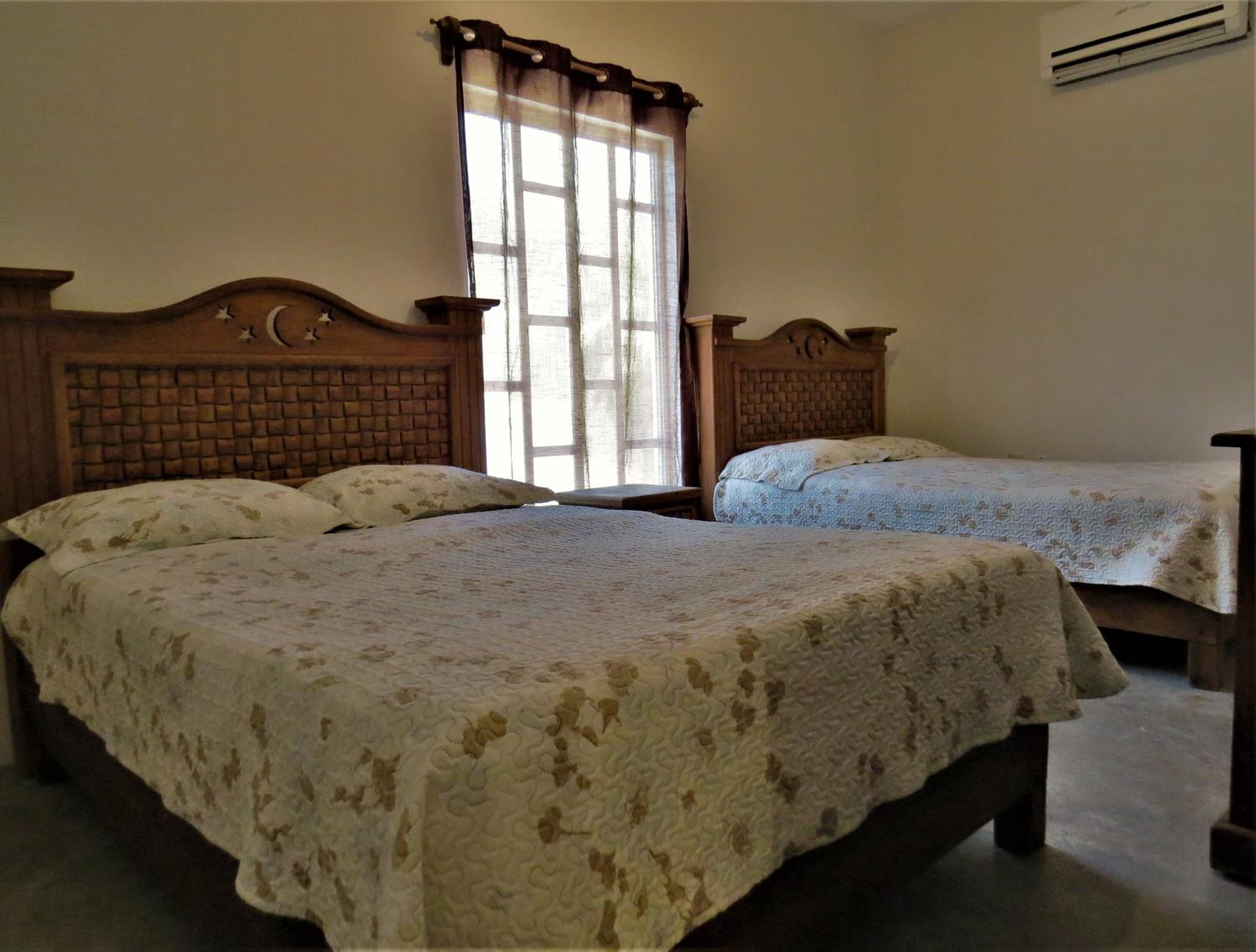 Twin Room - Photo 11