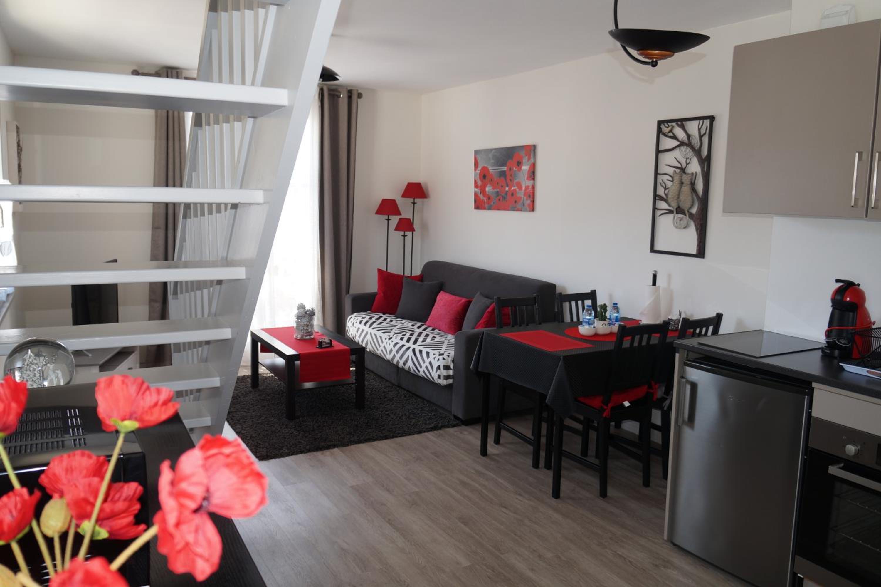 One-Bedroom Apartment - Photo 14