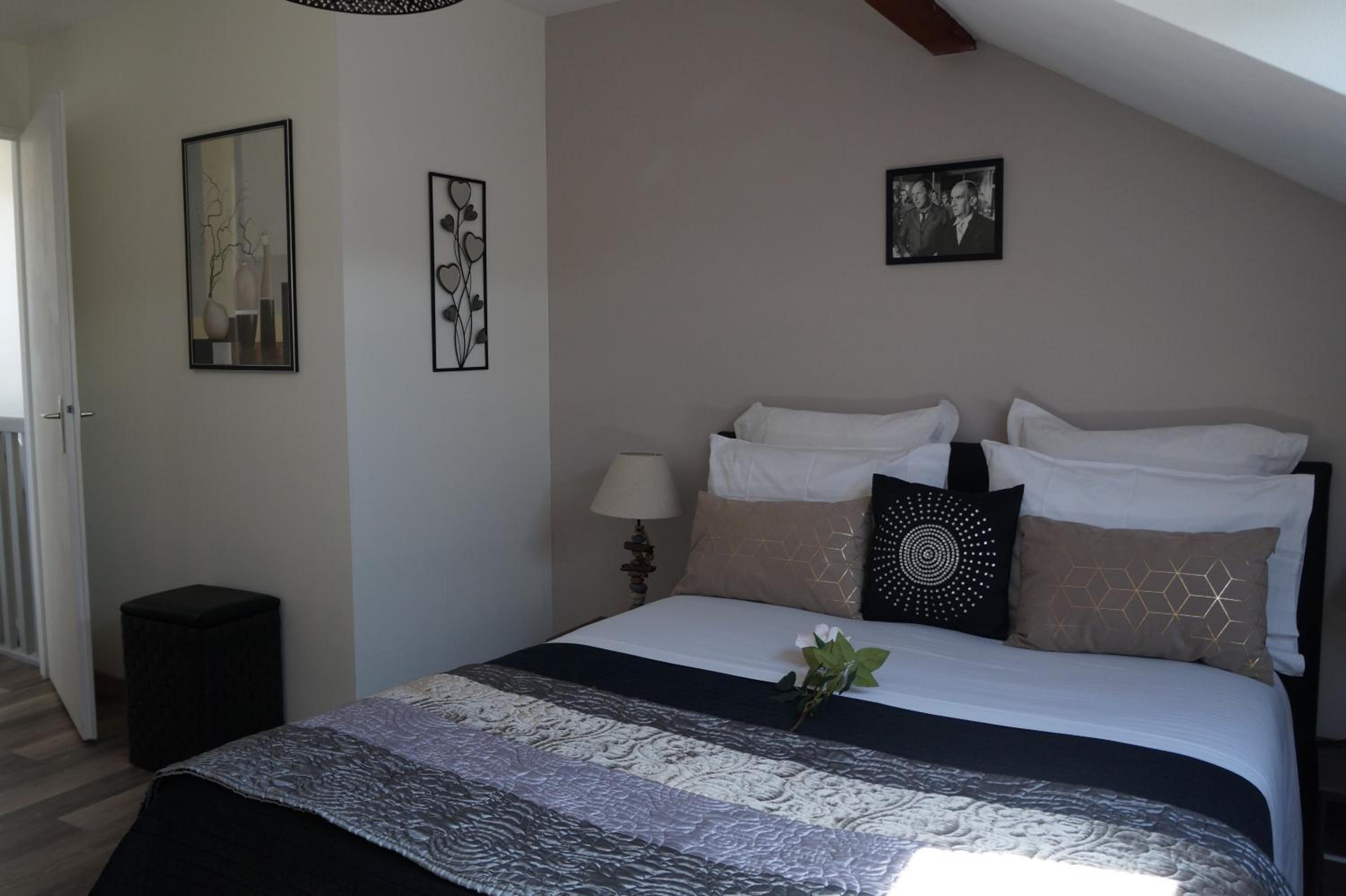 One-Bedroom Apartment - Photo 20
