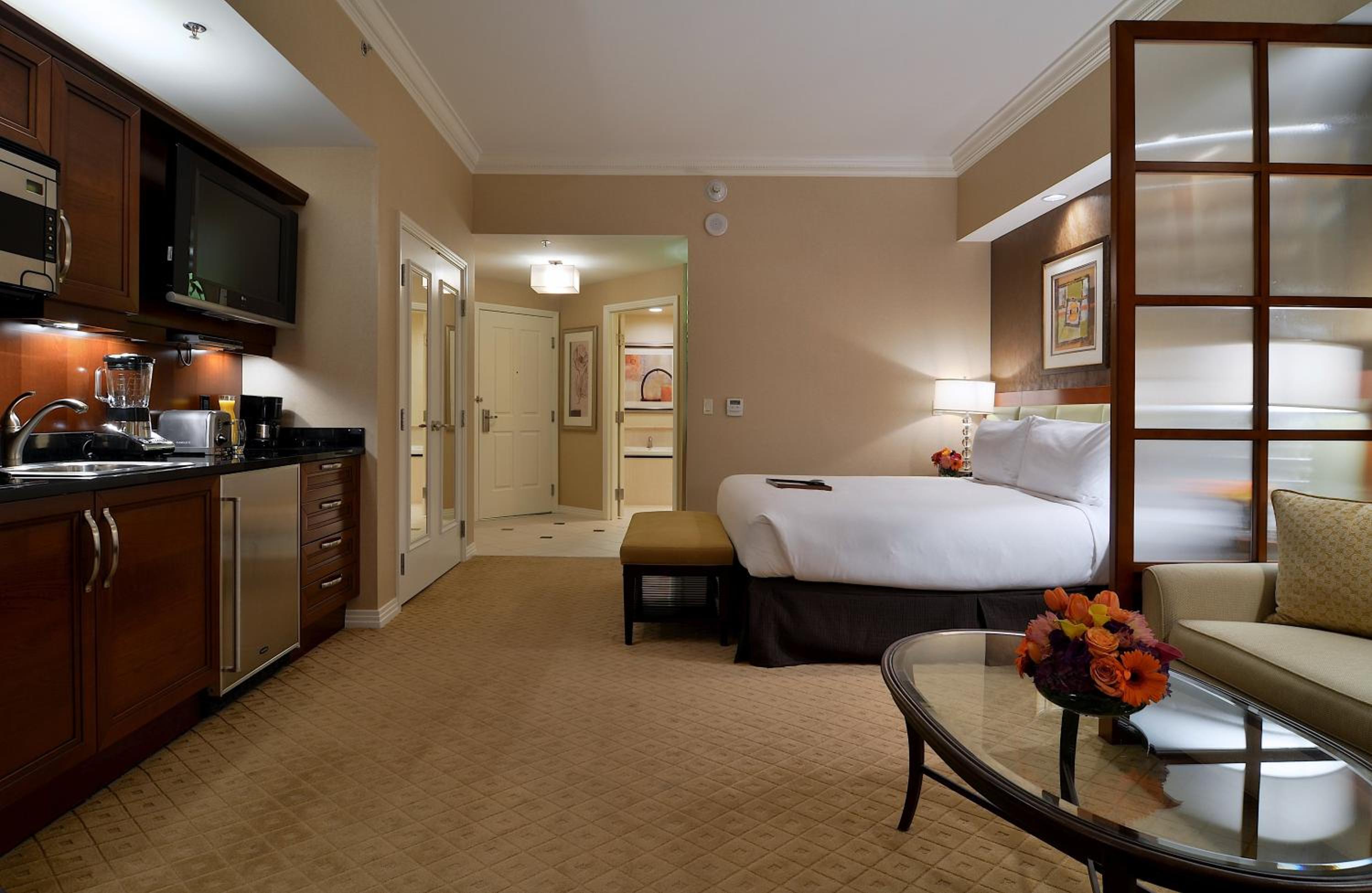 Balcony Deluxe Suite photo 2