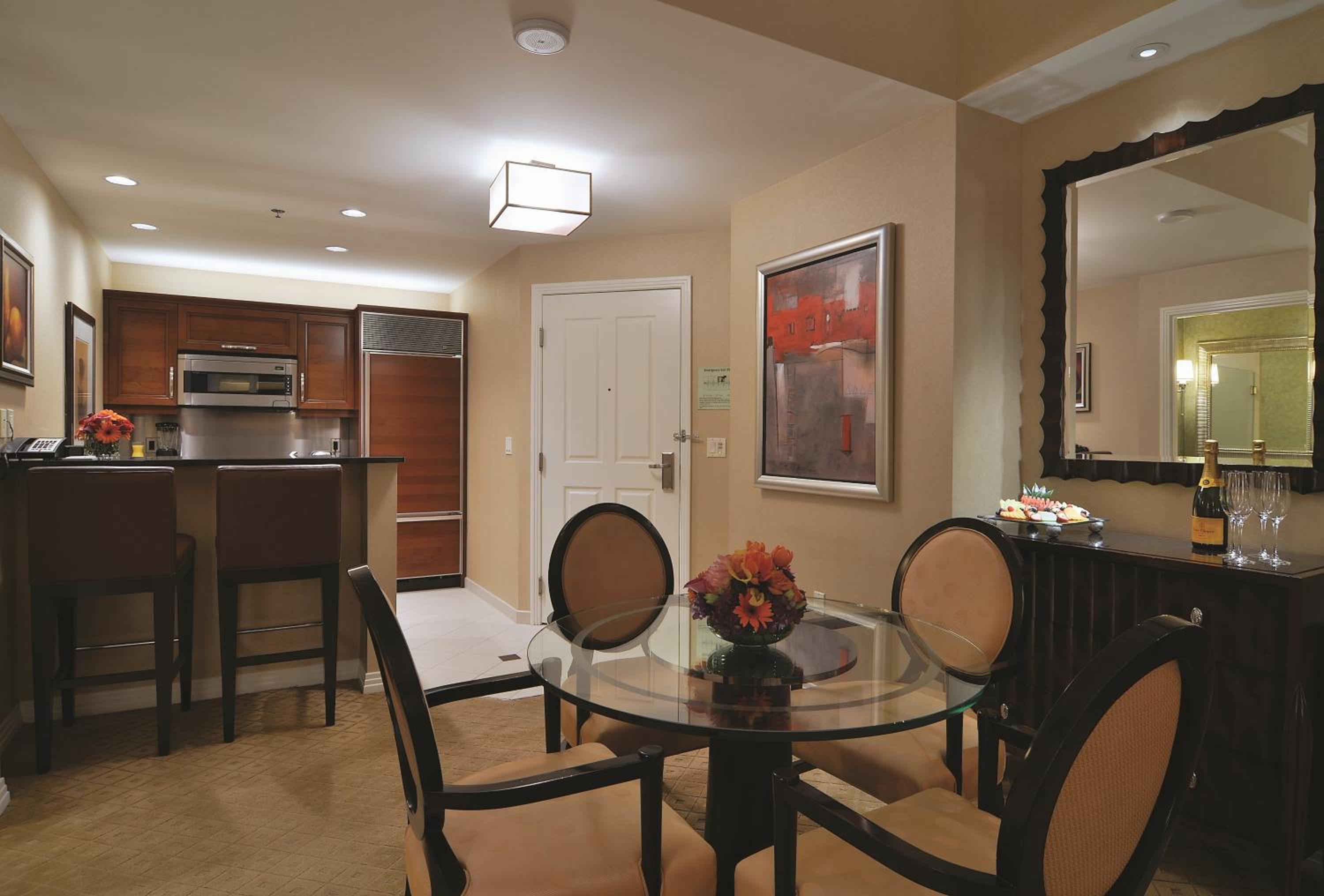 One Bedroom Balcony Suite  photo 3