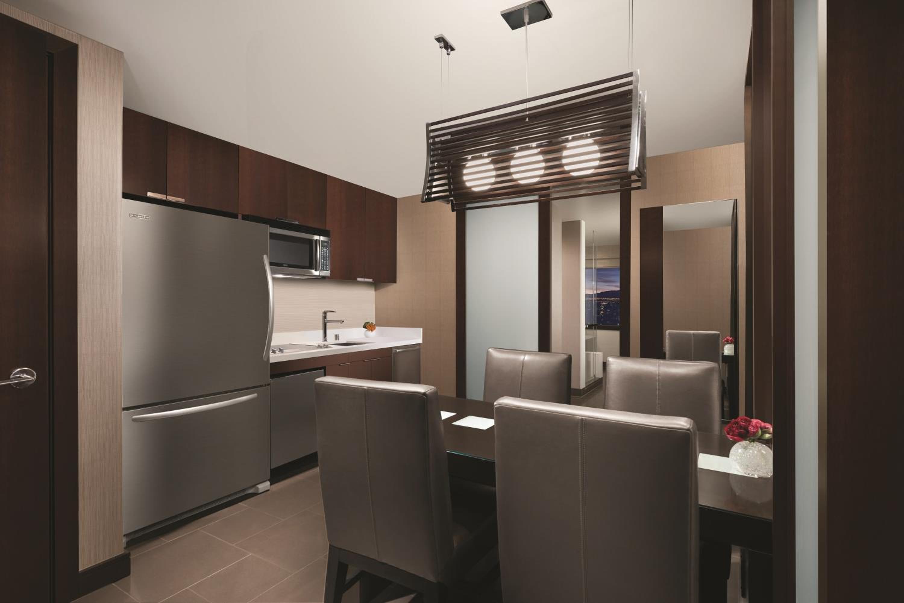 City Corner Suite - Photo 2