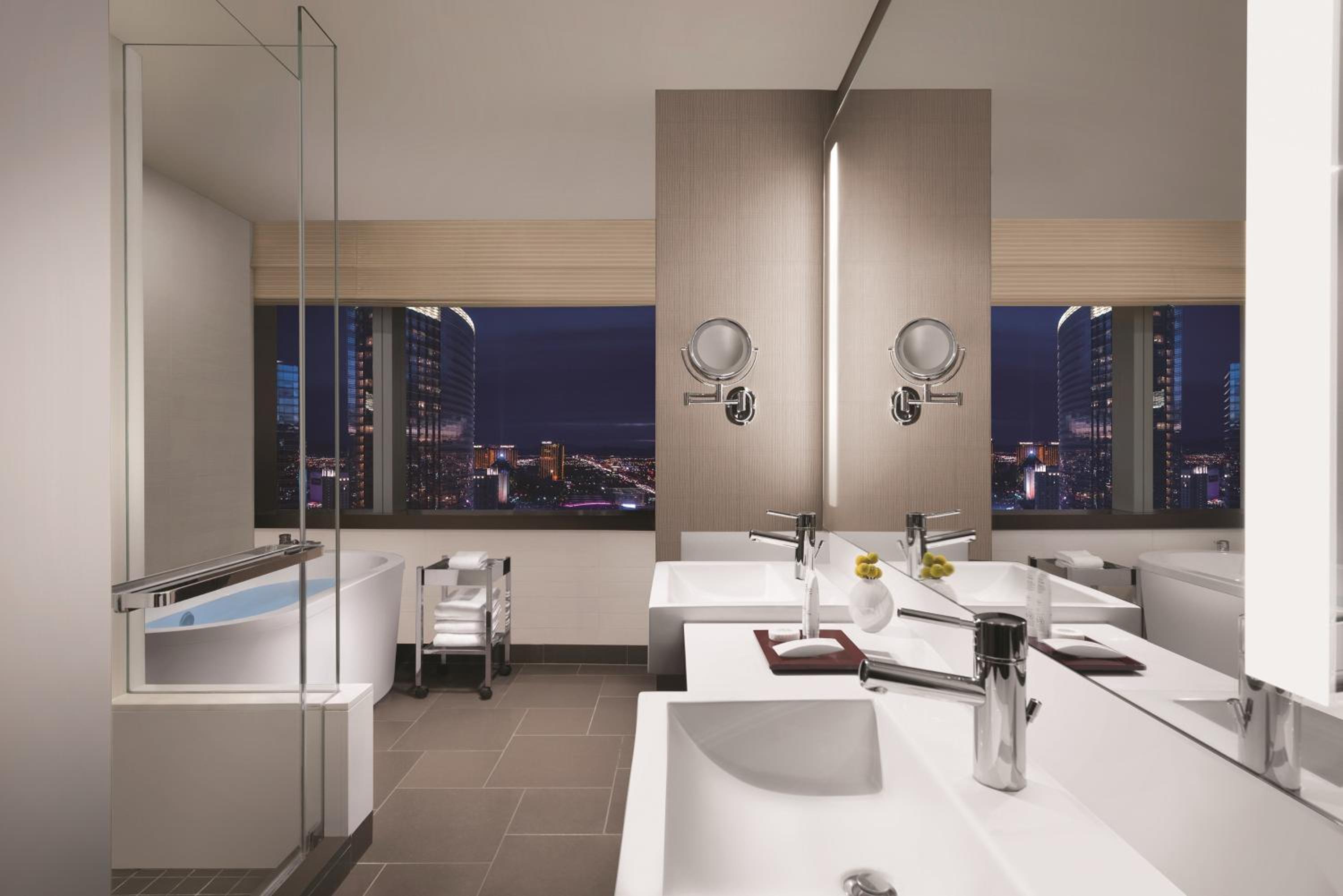 City Corner Suite - Photo 4