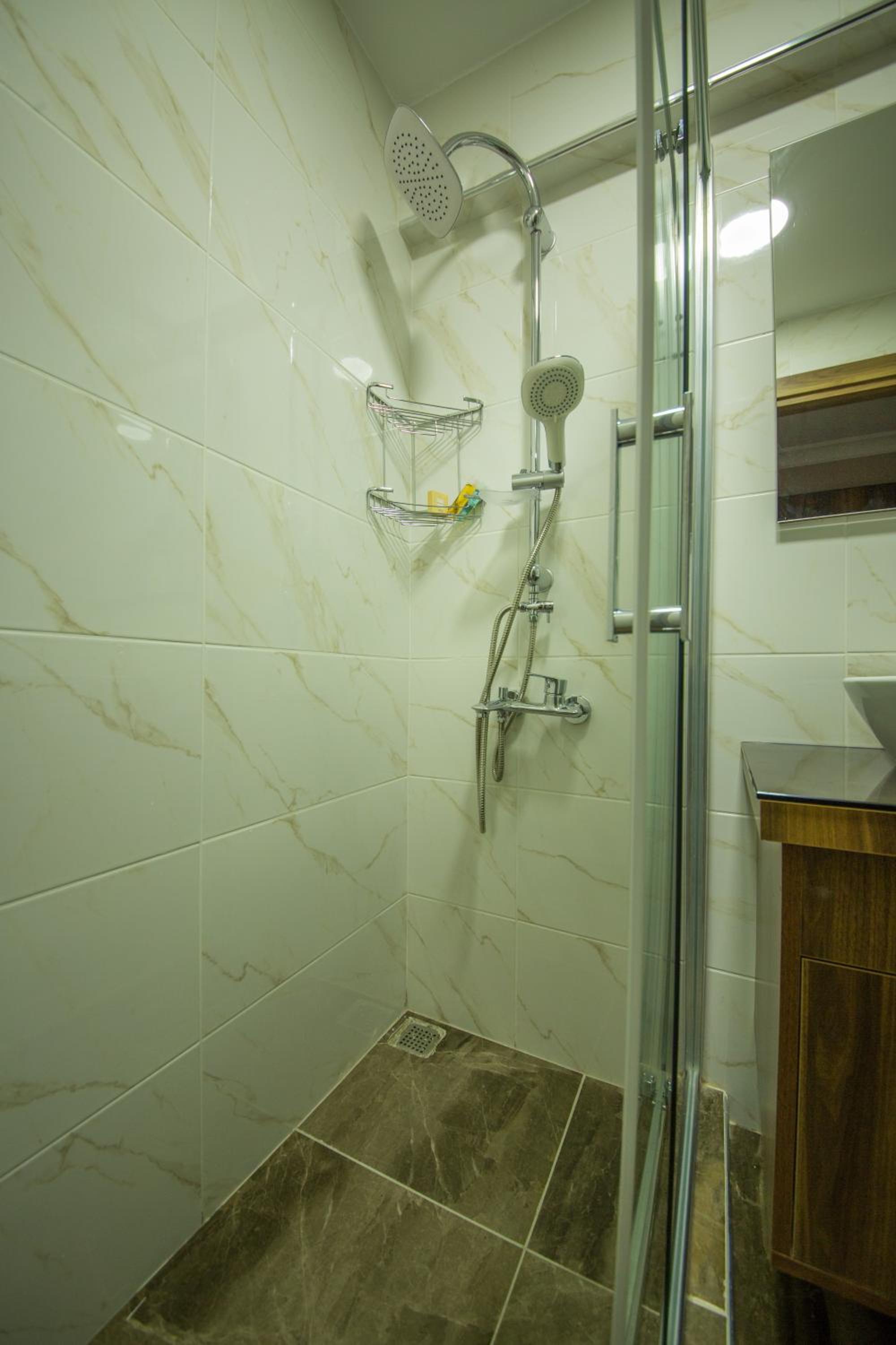 Double or Twin Room with City View - Photo 4