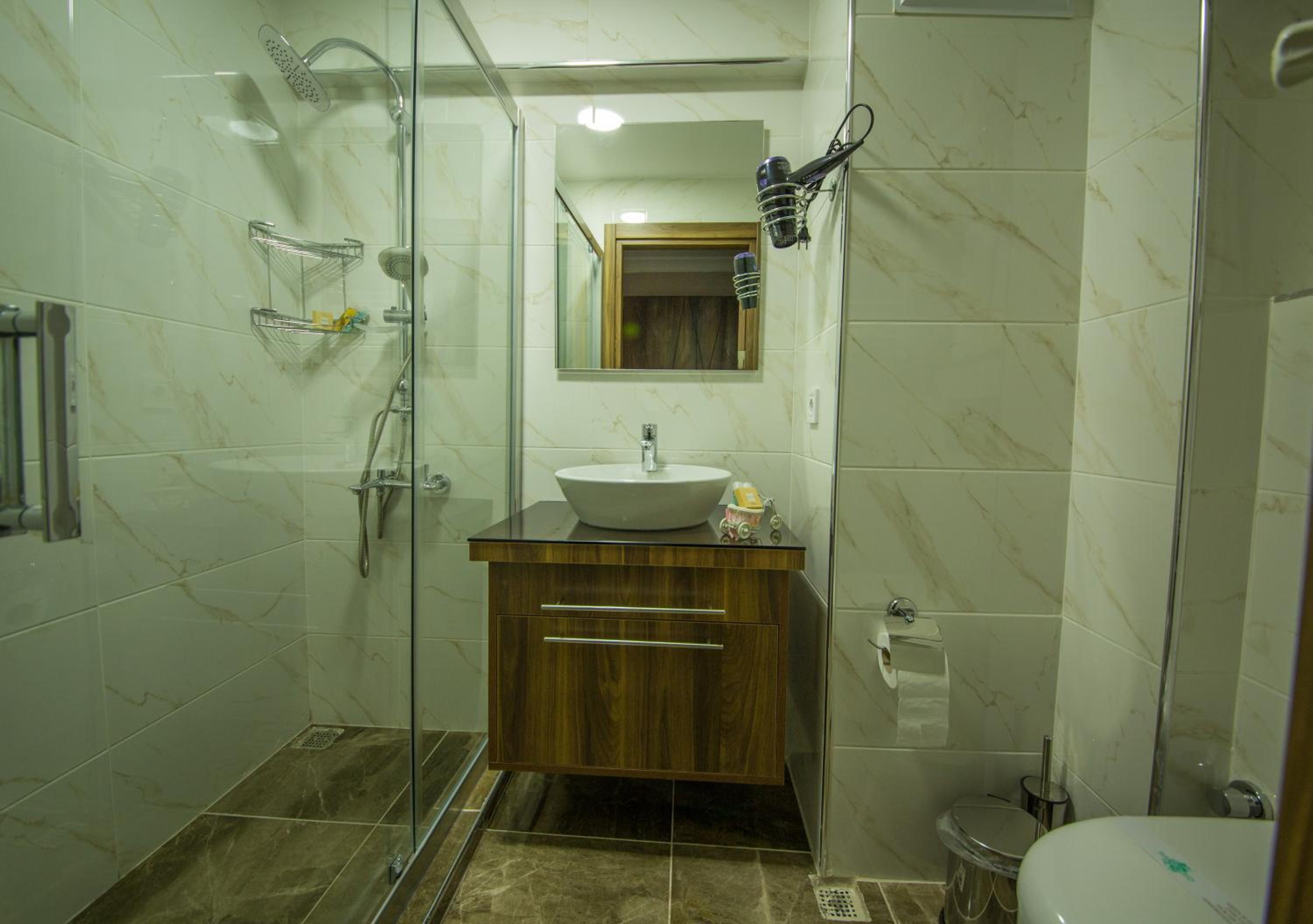 Double or Twin Room with City View - Photo 3