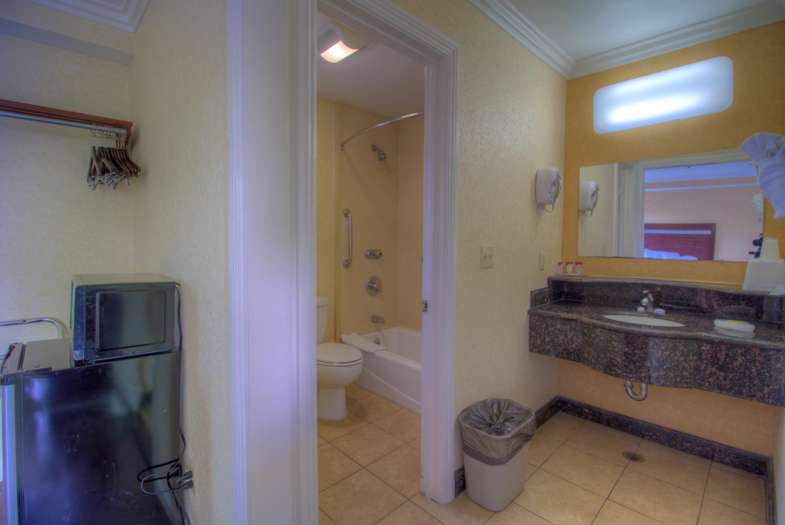 Family Room - Photo 16