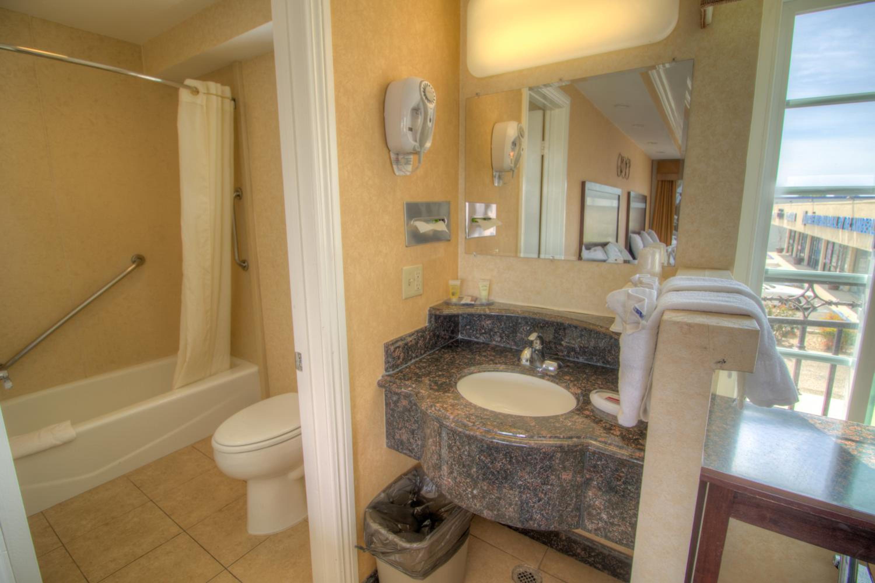 Family Room - Photo 10
