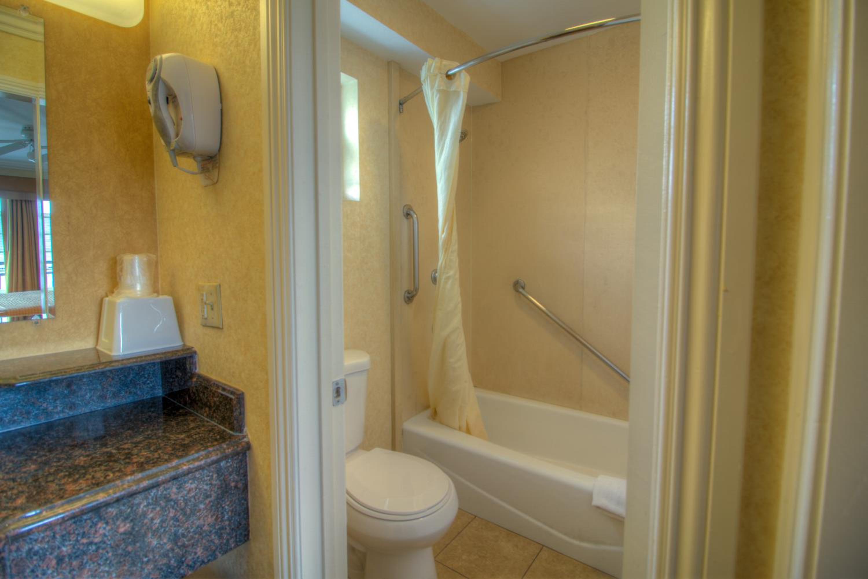 Standard King Room - Non-Smoking  - Photo 9